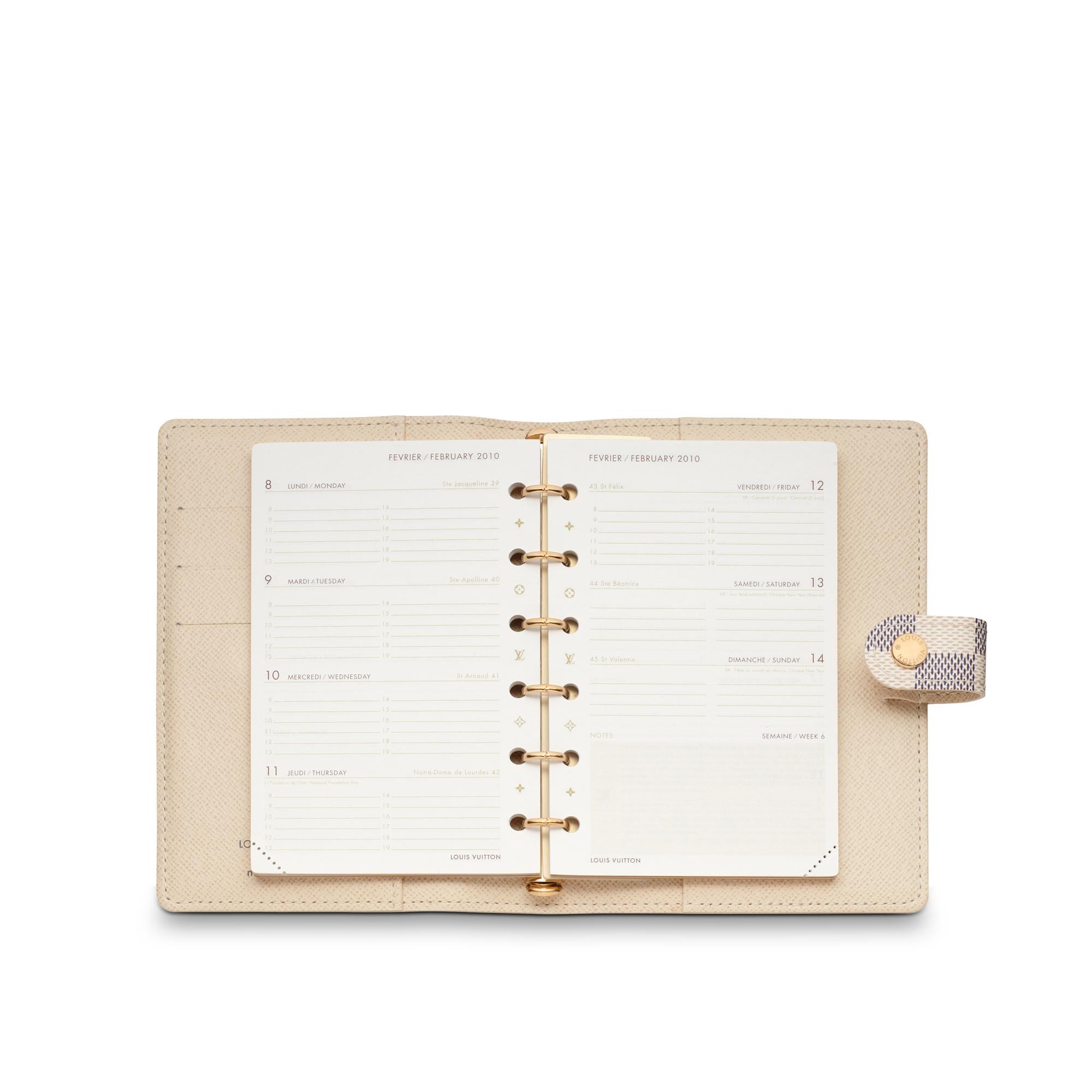 Damier Azur Canvas  Personalización Artículos de Piel } Funda para agenda de argollas pequeña | Louis Vuitton ® (Ampliar producto)