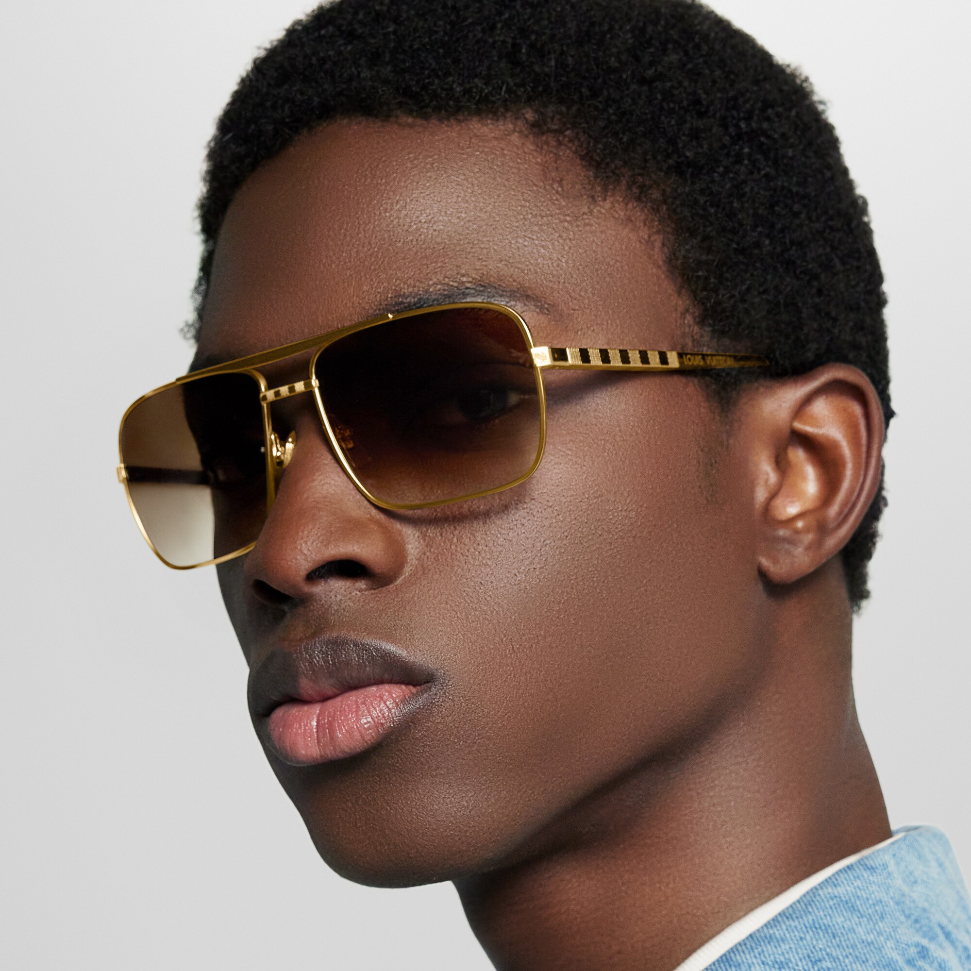 S00 Accesorios Lentes de sol Lentes de sol Attitude | Louis Vuitton ® (Ampliar producto)