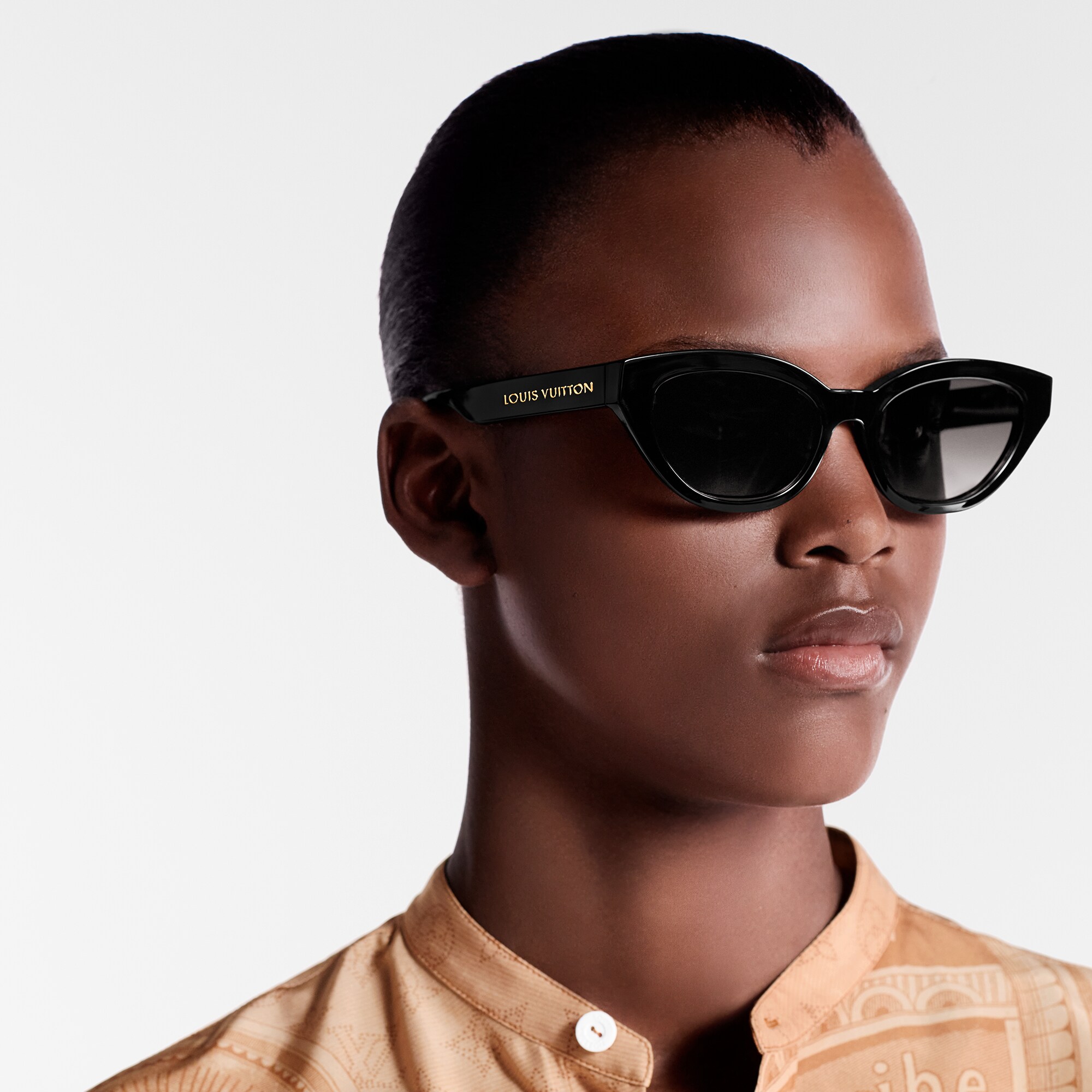 S00 Accesorios Lentes de sol Lentes de sol LV Essential Cat Eye | Louis Vuitton ® (Ampliar producto)