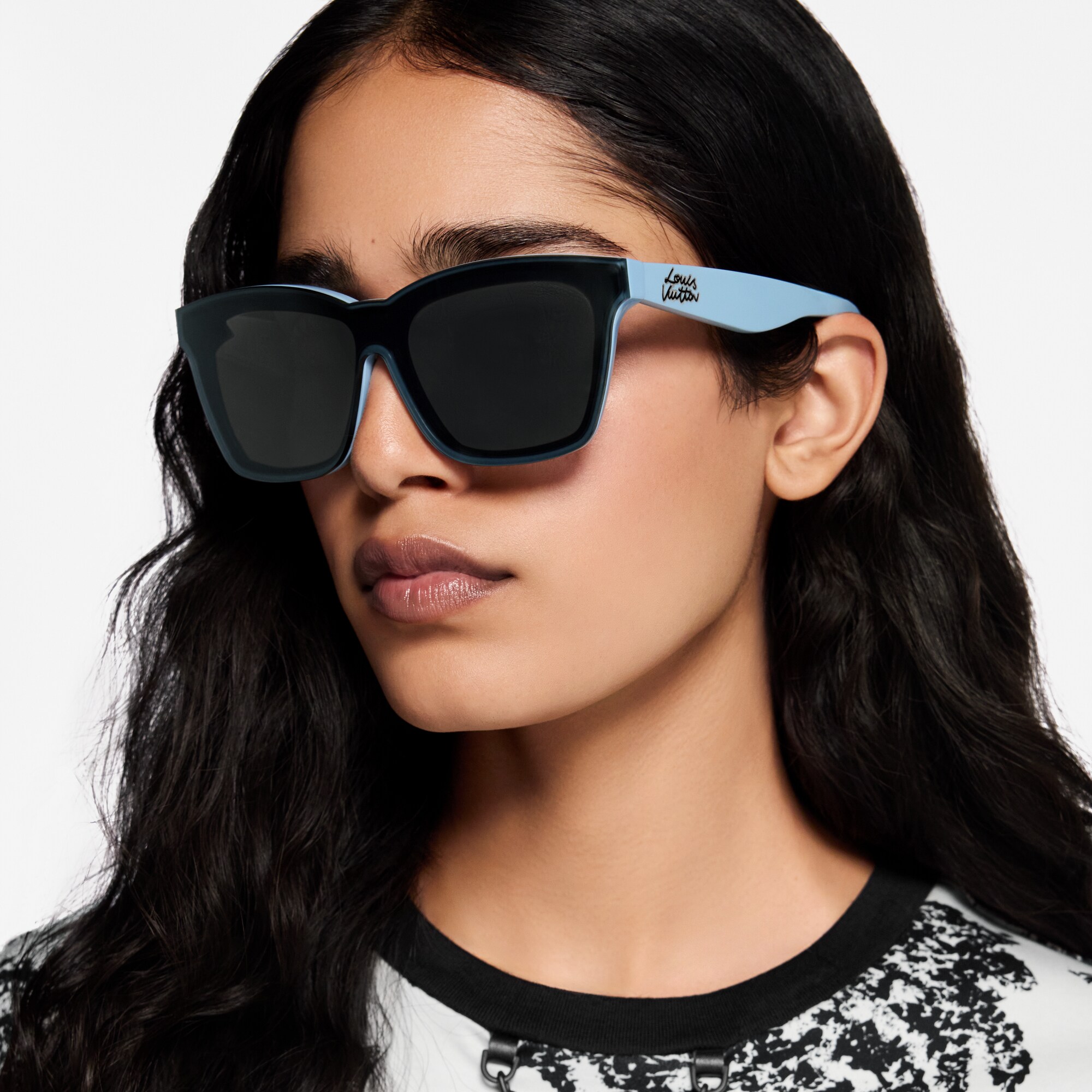 S00 Accesorios Lentes de sol Lentes de sol LV Script Square | Louis Vuitton ® (Ampliar producto)