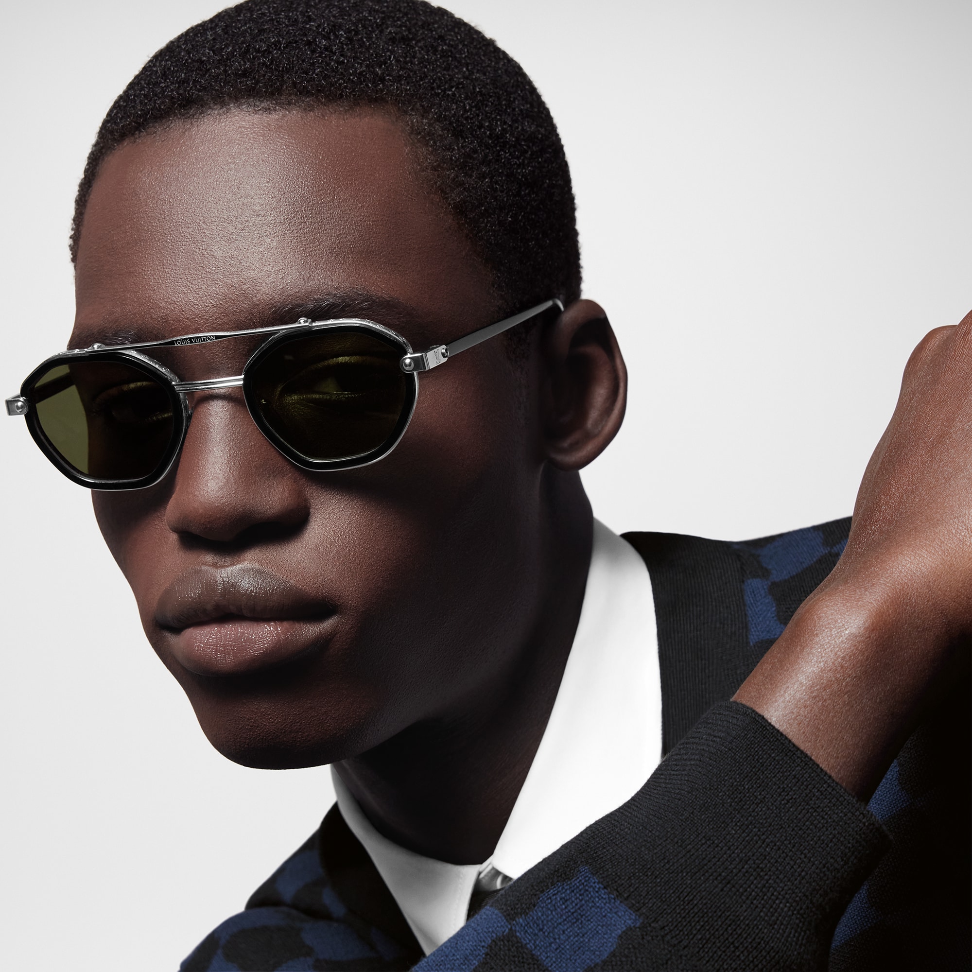 S00 Accesorios Lentes de sol Lentes de sol LV Signature Duo Round | Louis Vuitton ® (Ampliar producto)