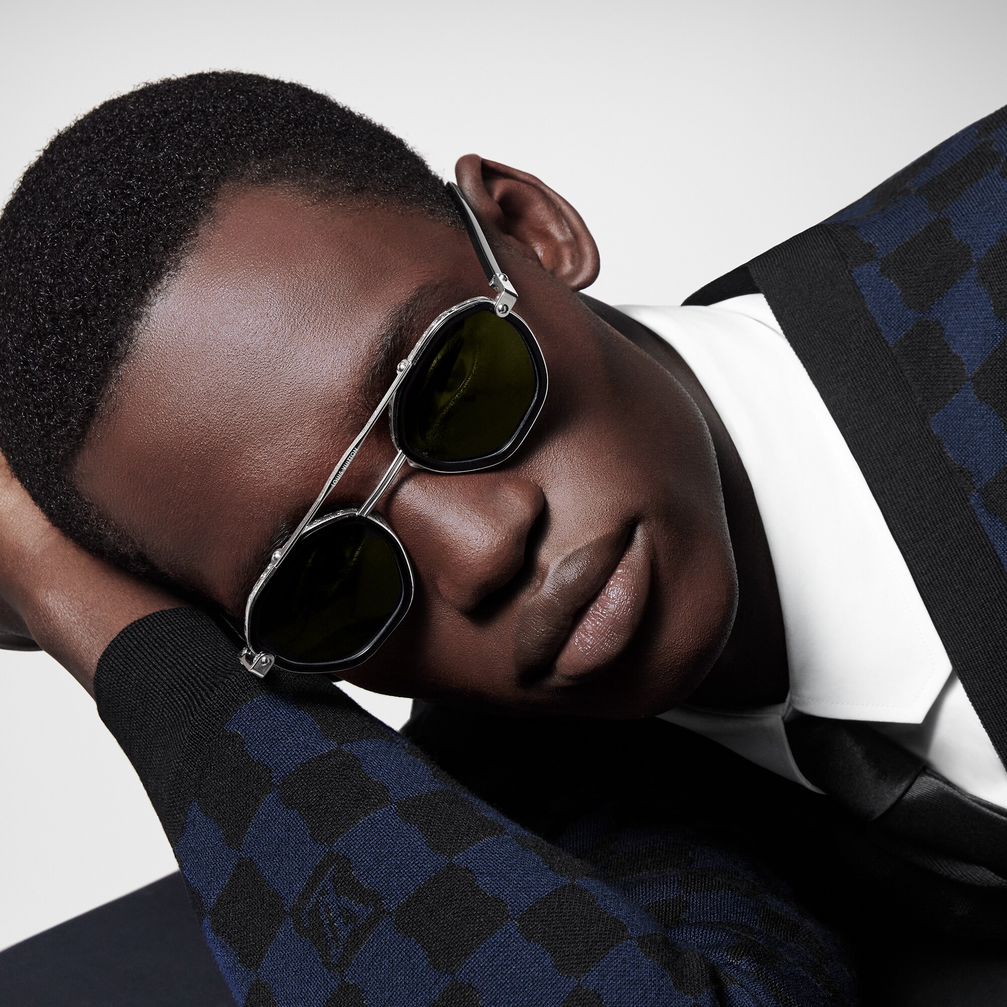 S00 Accesorios Lentes de sol Lentes de sol LV Signature Duo Round | Louis Vuitton ® (Ampliar producto)