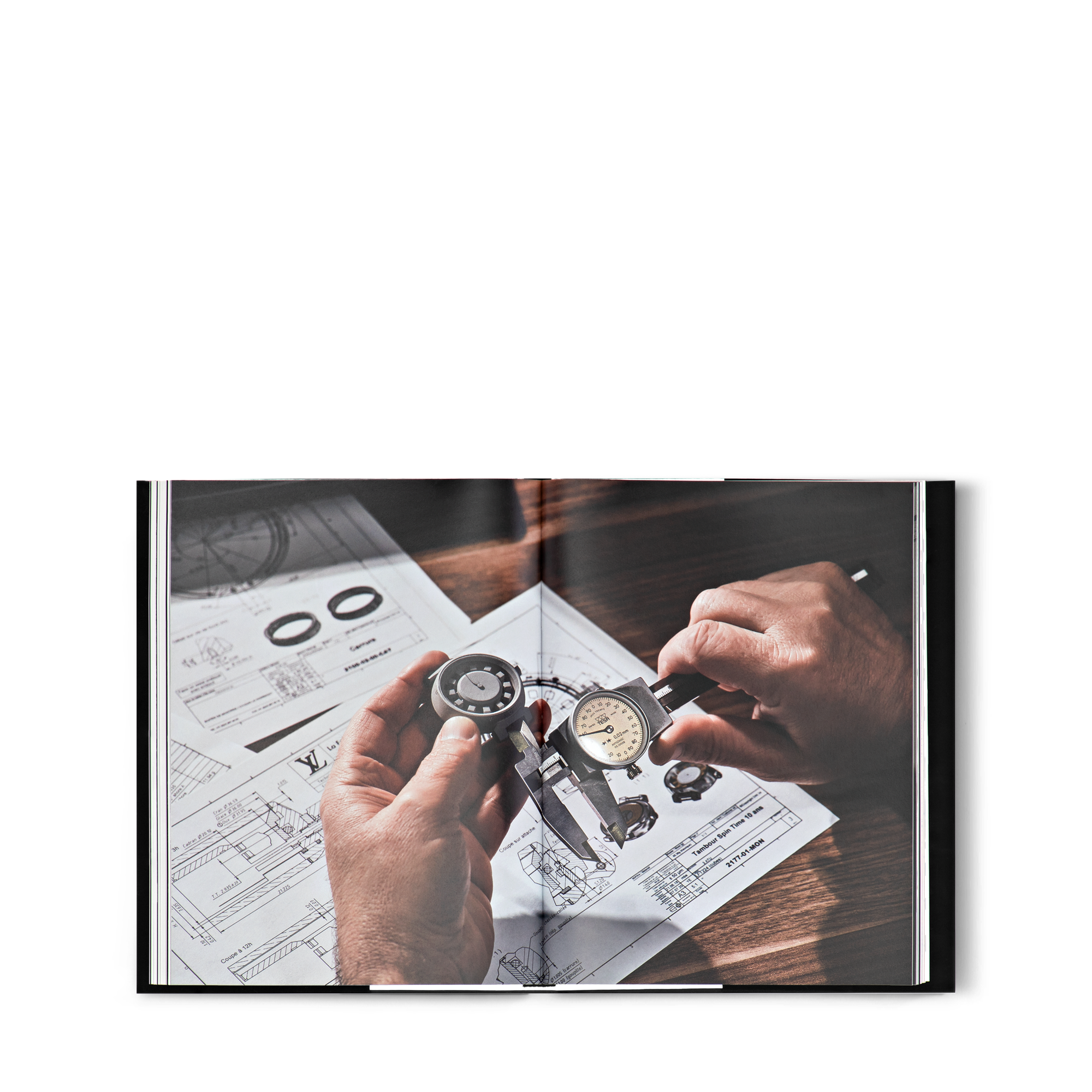  Librería Libros de pasta dura Libro Louis Vuitton Tambour, versión en francés | Louis Vuitton ® (Ampliar producto)