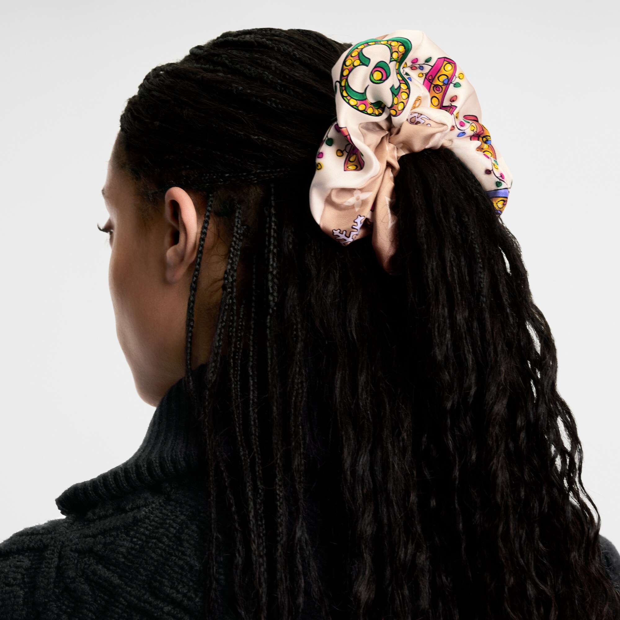 S00 Accesorios Accesorios para el pelo Liga de cabello Vivienne Winter Celebration | Louis Vuitton ® (Ampliar producto)