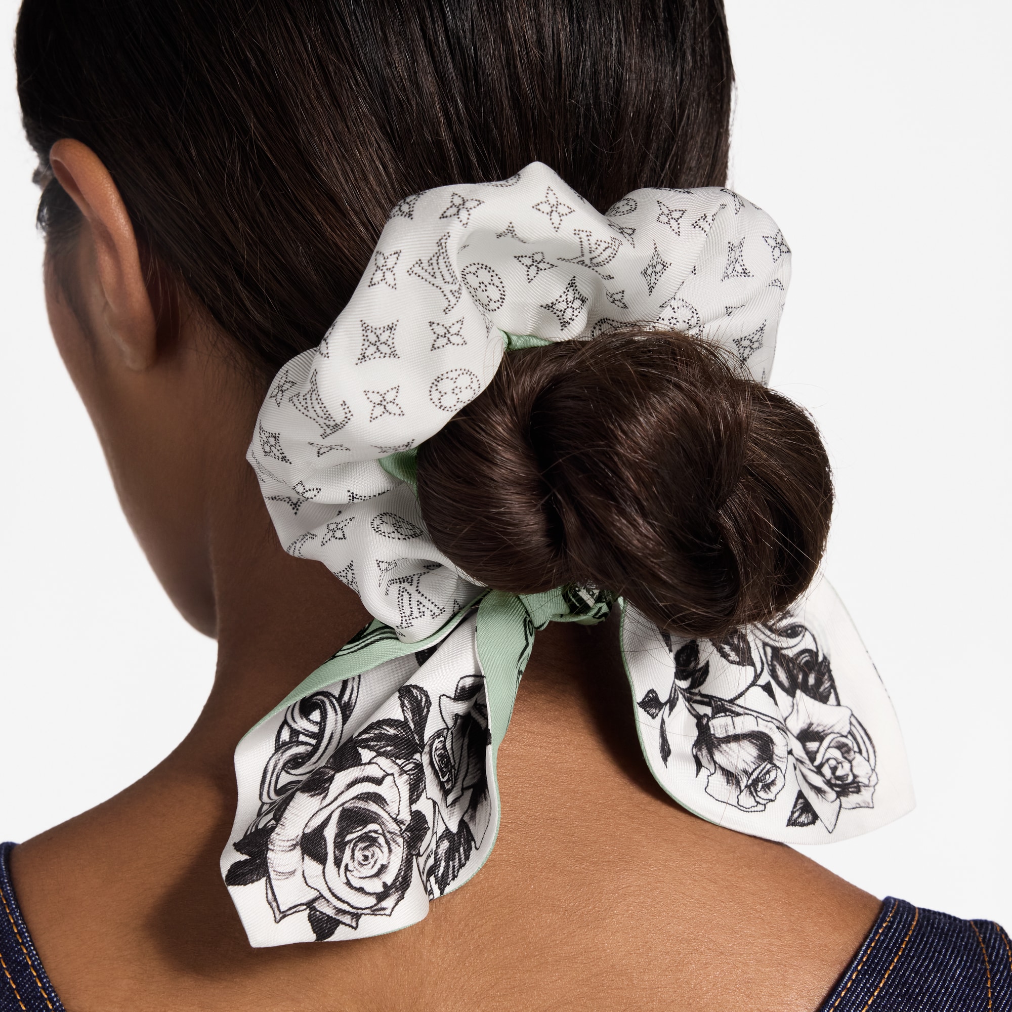 S00 Accesorios Accesorios para el pelo Liga para el cabello Blooming Monogram | Louis Vuitton ® (Ampliar producto)