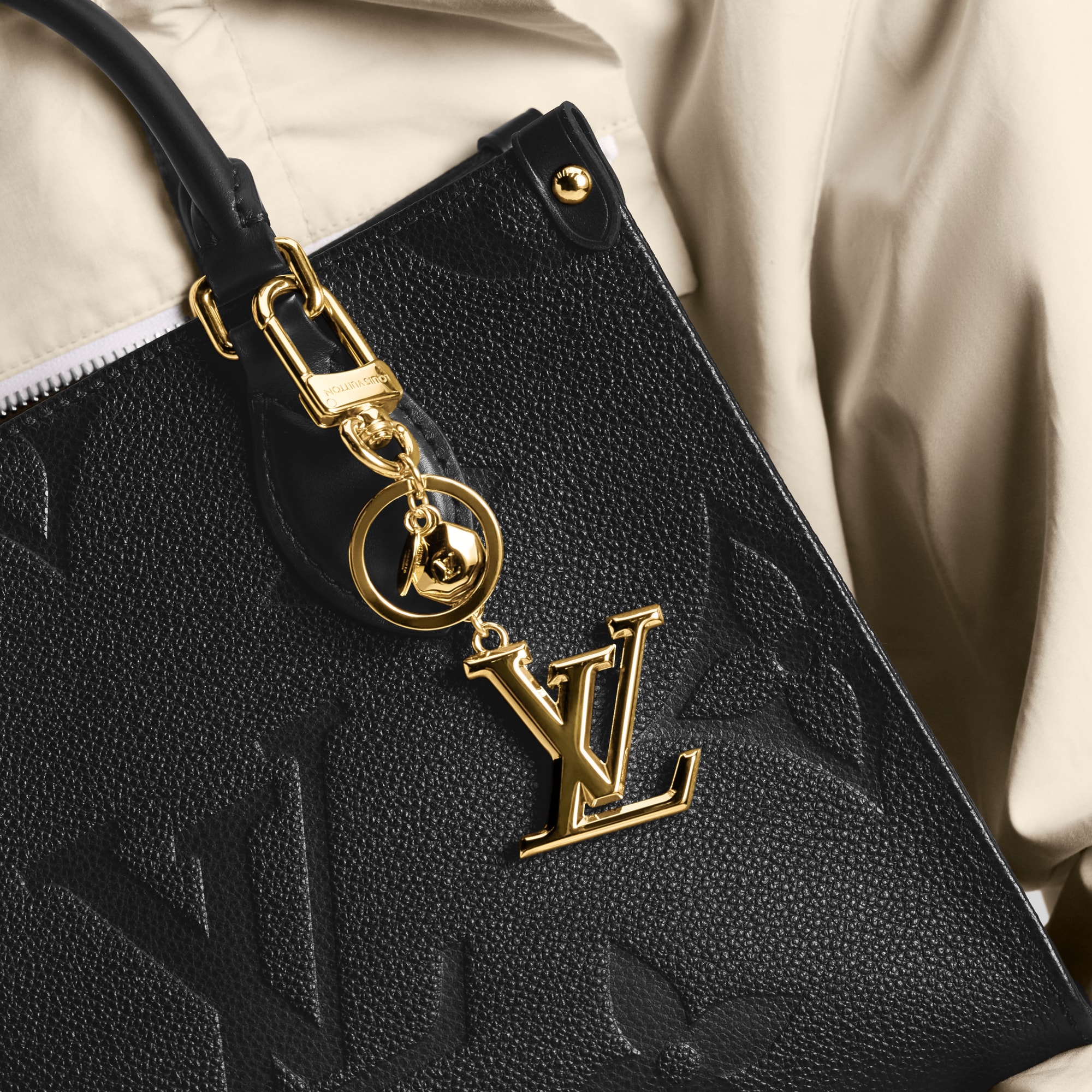 S00 Accesorios Llaveros y charms  Llavero LV Facettes | Louis Vuitton ® (Ampliar producto)