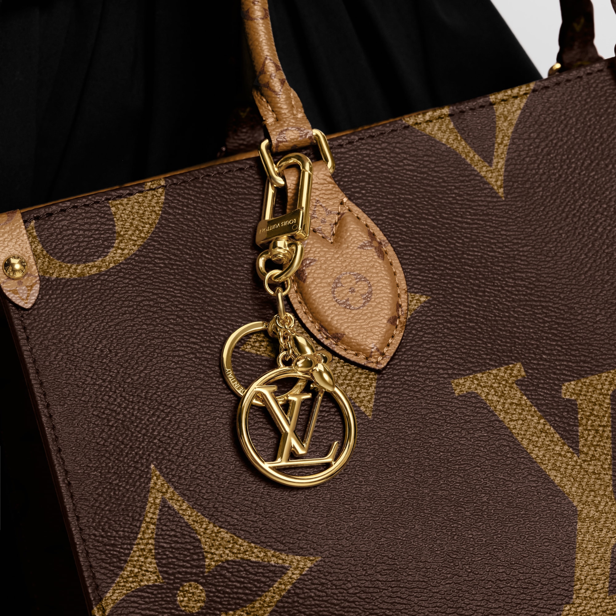 S00 Accesorios Llaveros y charms  Llavero y charm para bolsa LV Circle | Louis Vuitton ® (Ampliar producto)