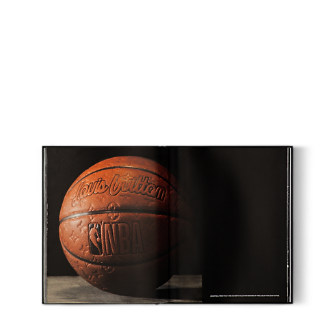 Librería Libros de pasta dura Louis Vuitton Trophy Trunks, versión en inglés | Louis Vuitton ® (Ampliar producto)