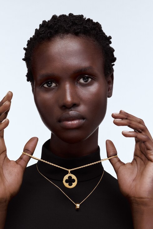 Categories Necklaces and Pendants Empreinte Medallion, Yellow Gold | Louis Vuitton ®