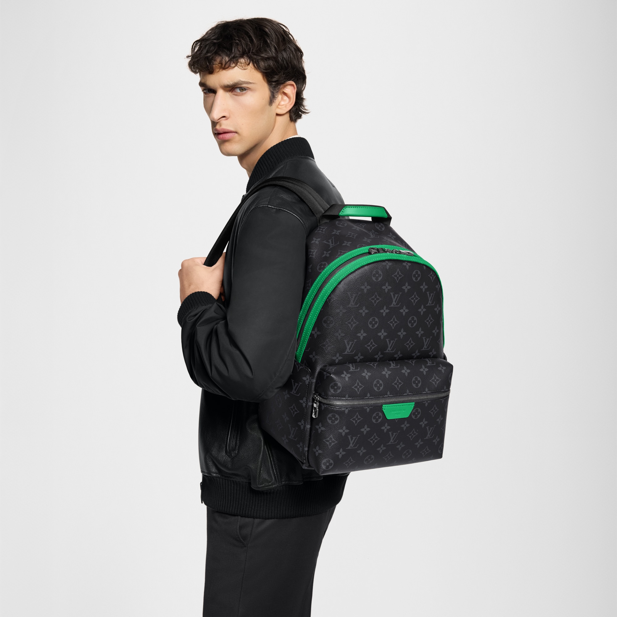 Monogram Eclipse Bolsas para Hombre Novedades Mochila Discovery PM | Louis Vuitton ® (Ampliar producto)