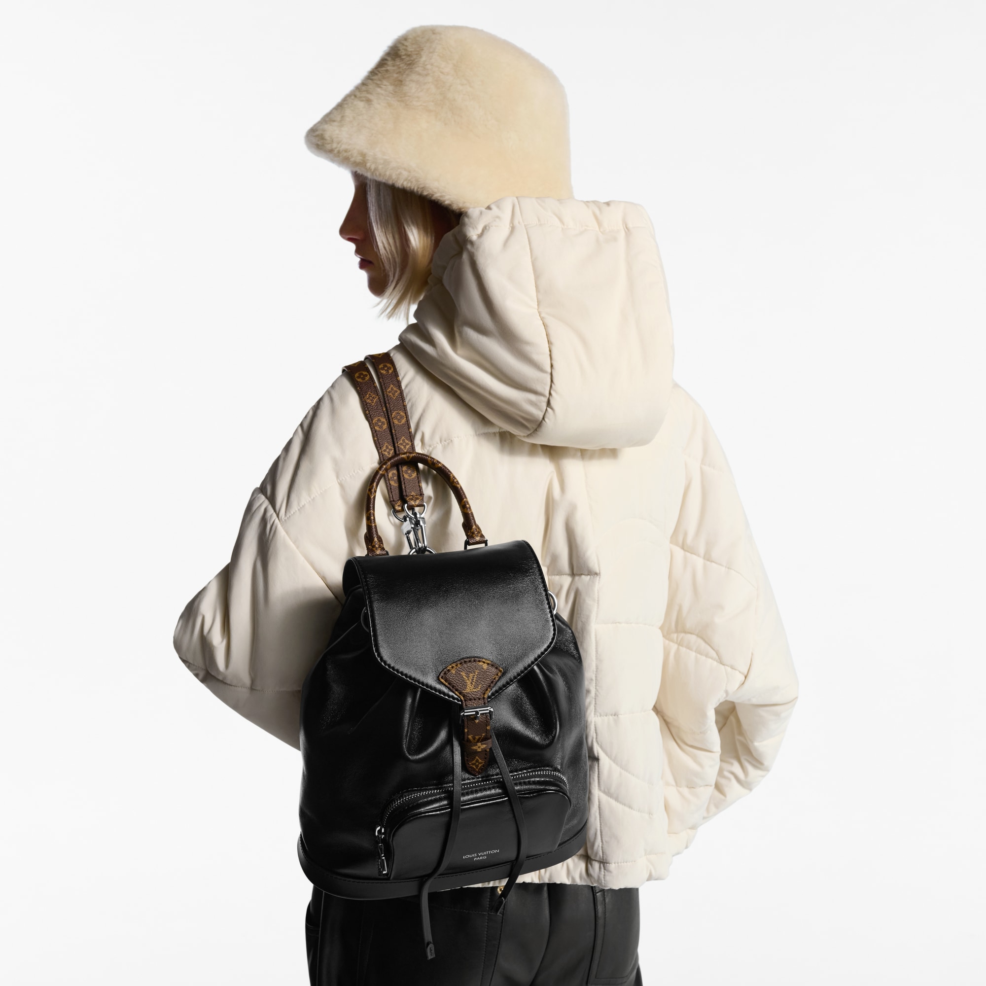 H34 Bolsas de mano Todas las bolsas de mano Mochila Montsouris Vibe PM | Louis Vuitton ® (Ampliar producto)