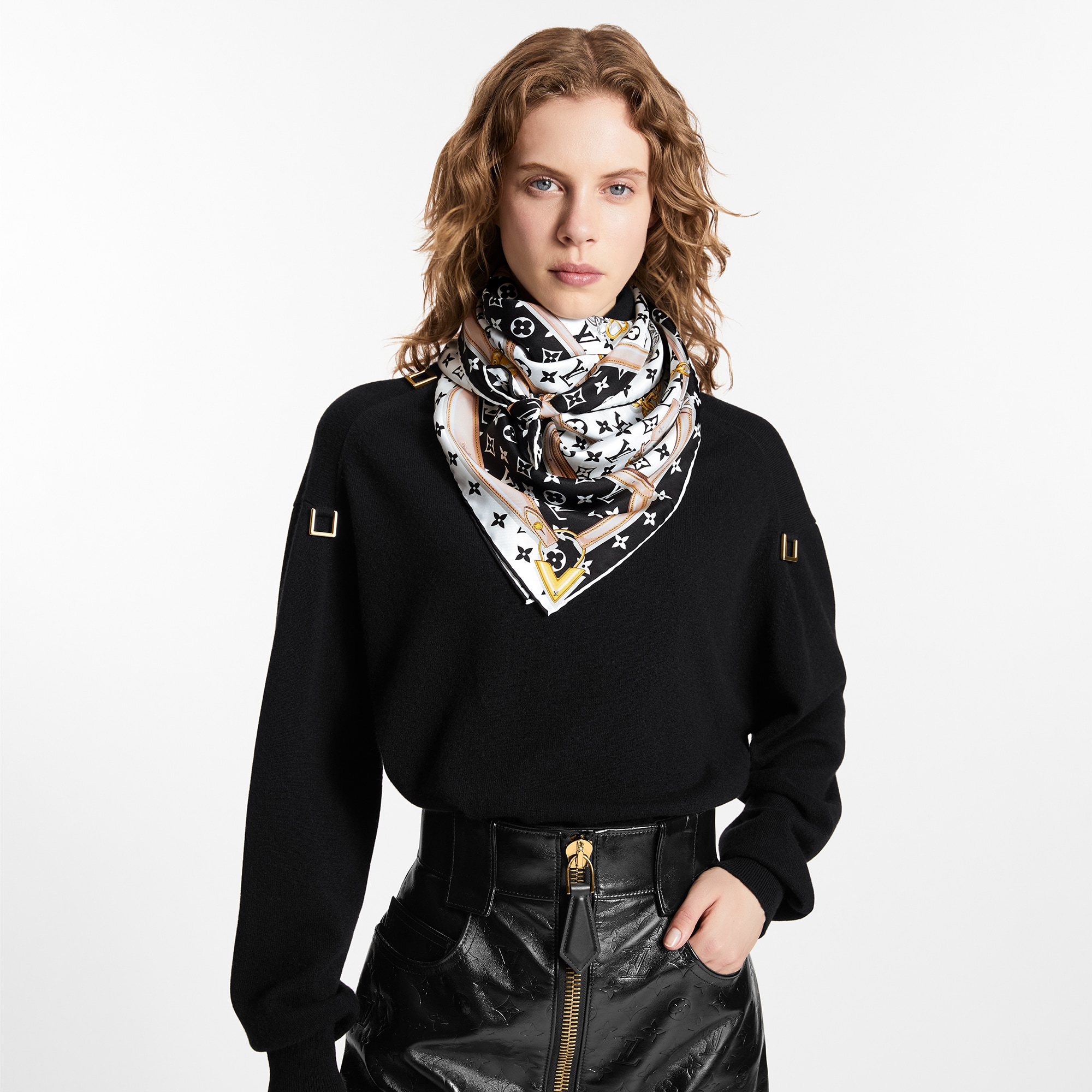 S00 Accesorios Pañuelos de seda y bandanas Pañuelo cuadrado Monograma Confidential | Louis Vuitton ® (Ampliar producto)