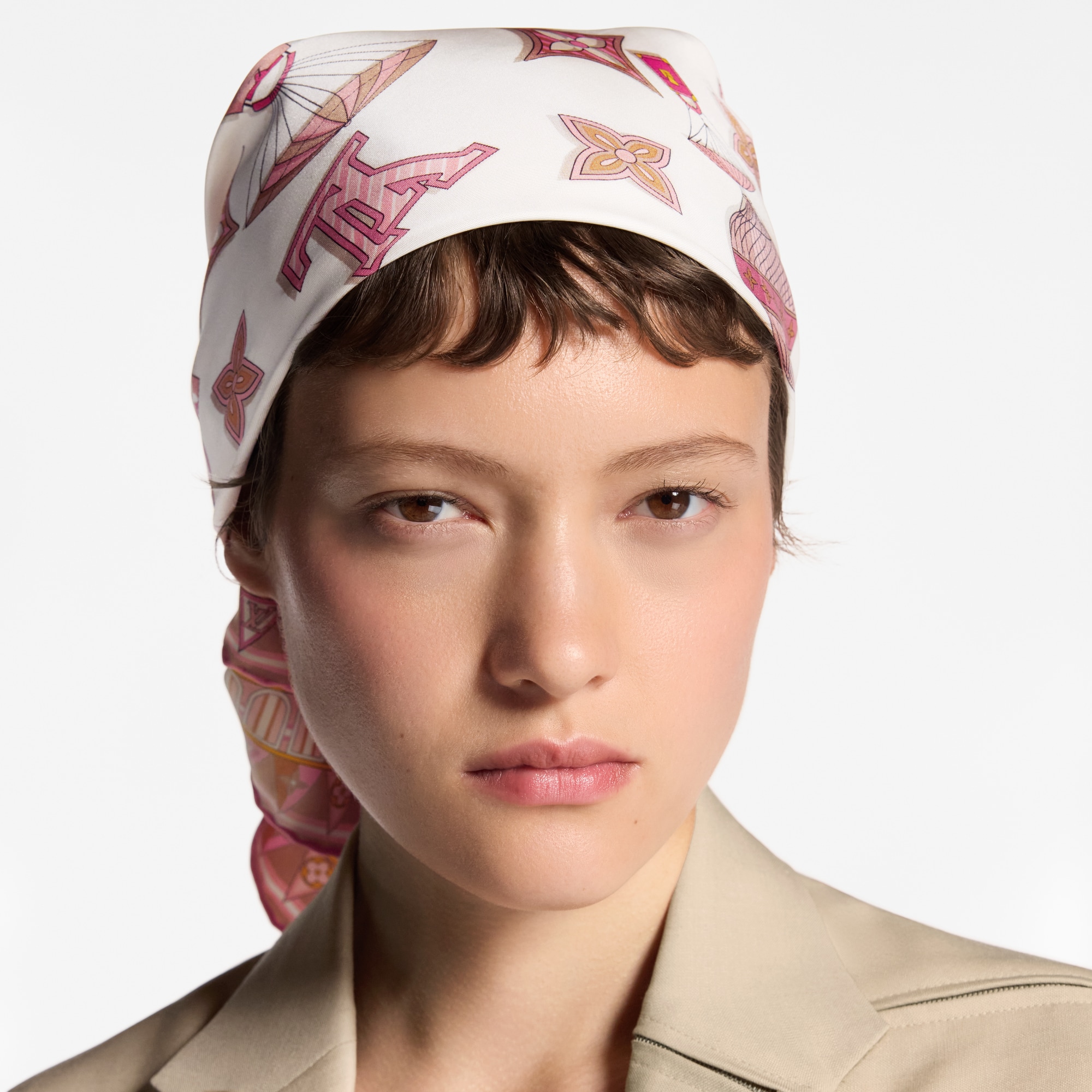 S00 Accesorios Pañuelos de seda y bandanas Pañuelo From The Cloud 70 | Louis Vuitton ® (Ampliar producto)
