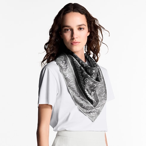 S00 Accesorios Pañuelos de seda y bandanas Pañuelo Monograma Infinity Denim Carre 90 | Louis Vuitton ® (Ampliar producto)