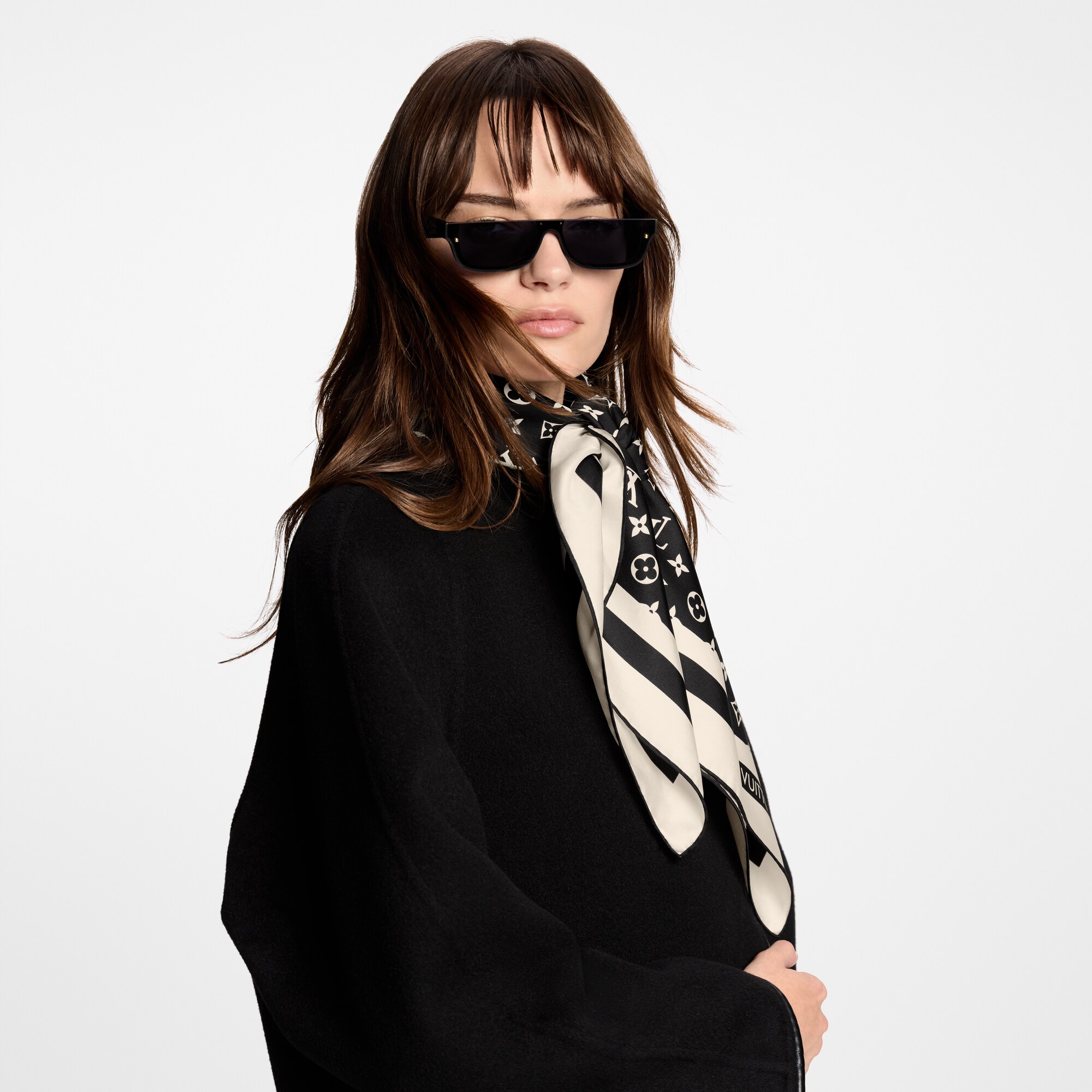 S00 Accesorios Pañuelos de seda y bandanas Pañuelo Monograma Silhouette 90 | Louis Vuitton ® (Ampliar producto)