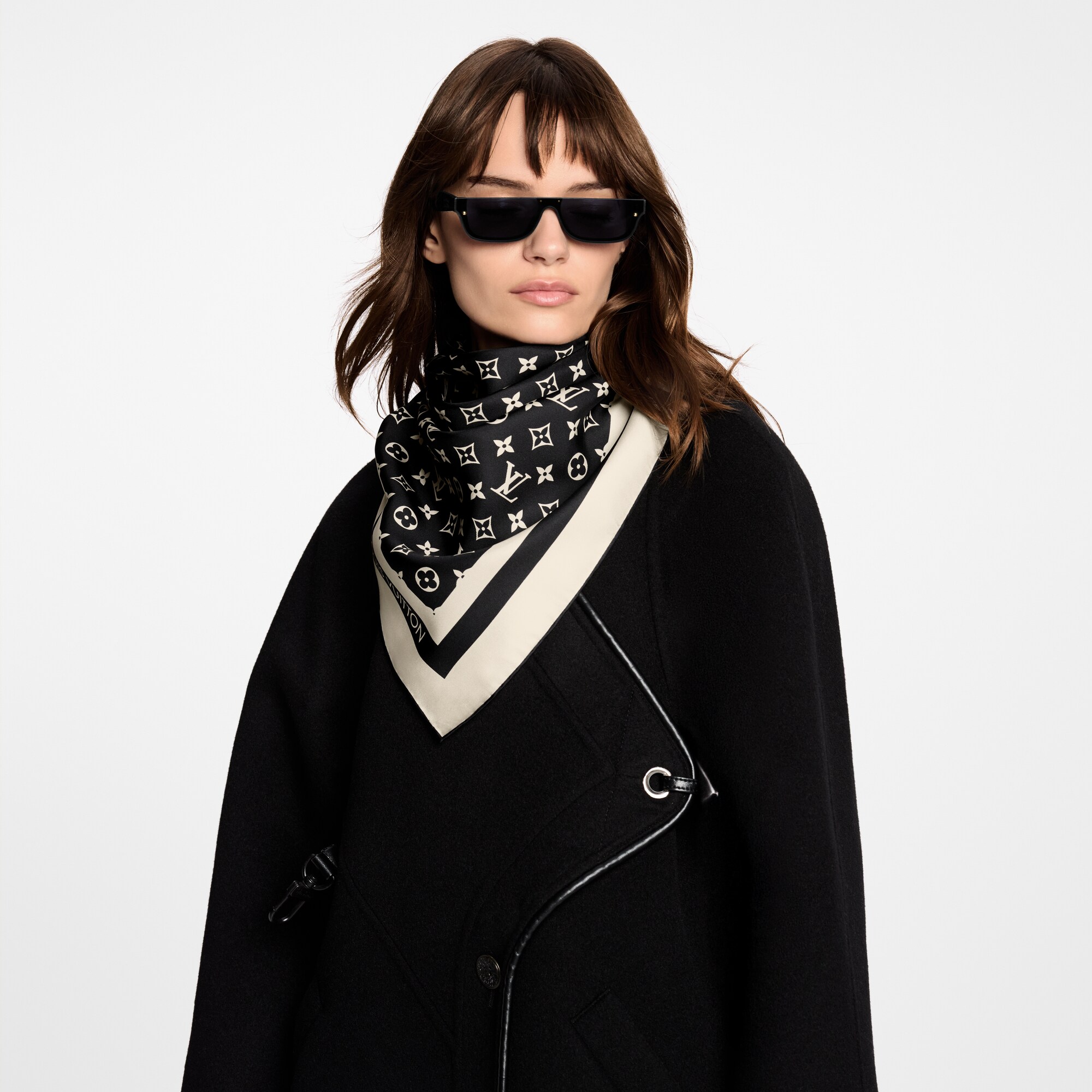 S00 Accesorios Pañuelos de seda y bandanas Pañuelo Monograma Silhouette 90 | Louis Vuitton ® (Ampliar producto)