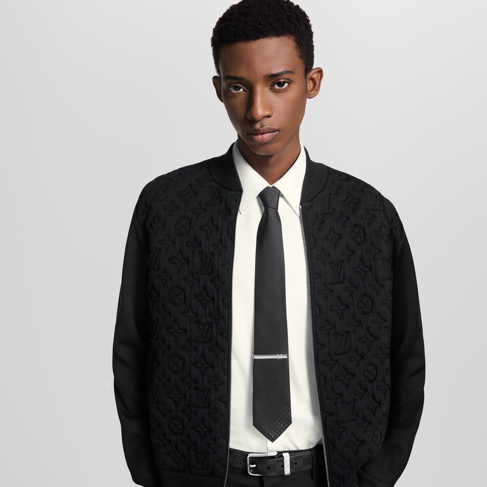 S00 Bisutería Toda la  Bisutería Pisacorbatas LV Initiales | Louis Vuitton ® (Ampliar producto)