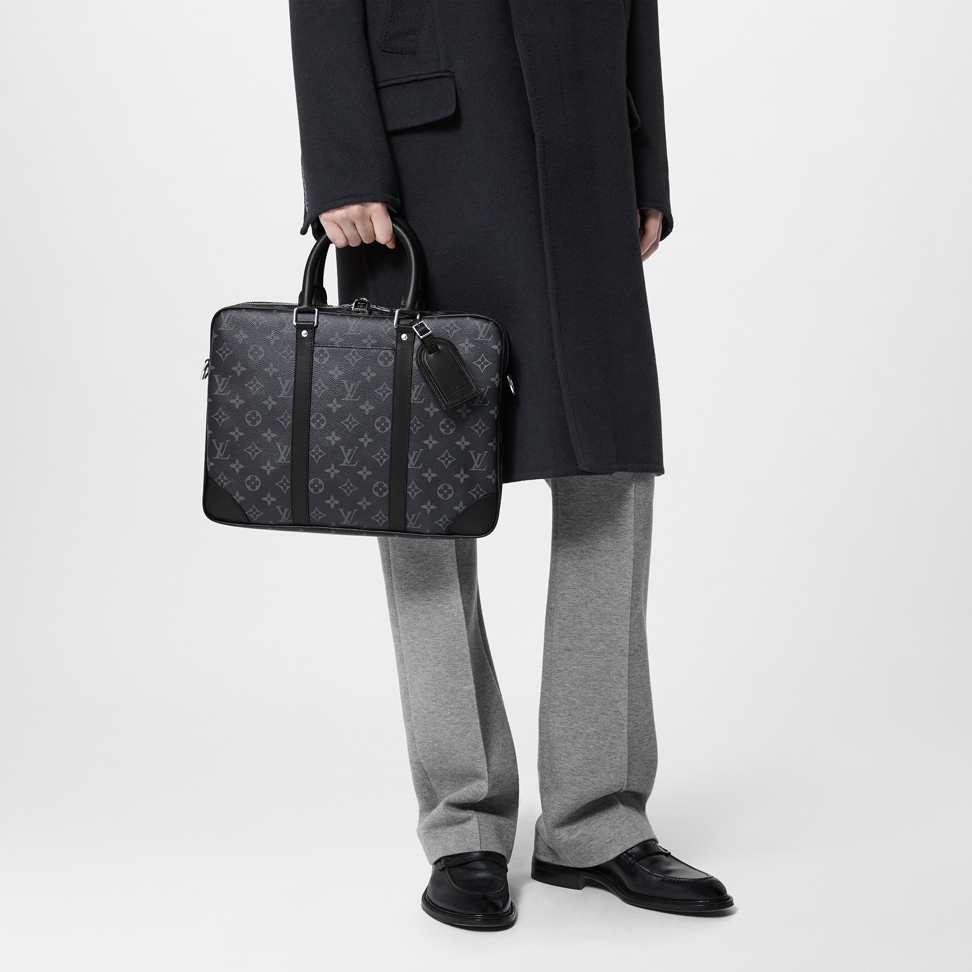 Monogram Eclipse Bolsas All Collections Portadocumentos Voyage PM | Louis Vuitton ® (Ampliar producto)