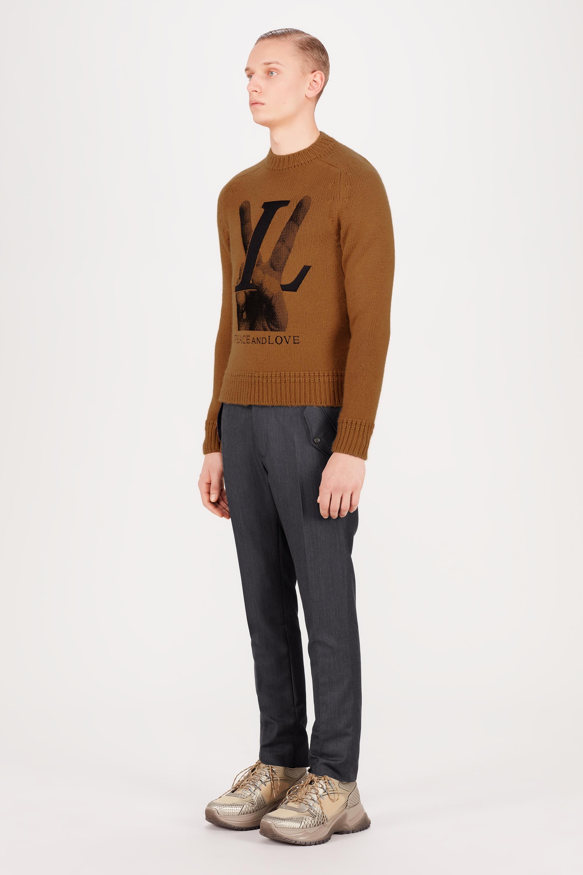 Ready to Wear Prendas tejidas y sudaderas Prenda de mezcla de vicuña con bordado Hand LV y cuello redondo | Louis Vuitton ® (Ampliar producto)