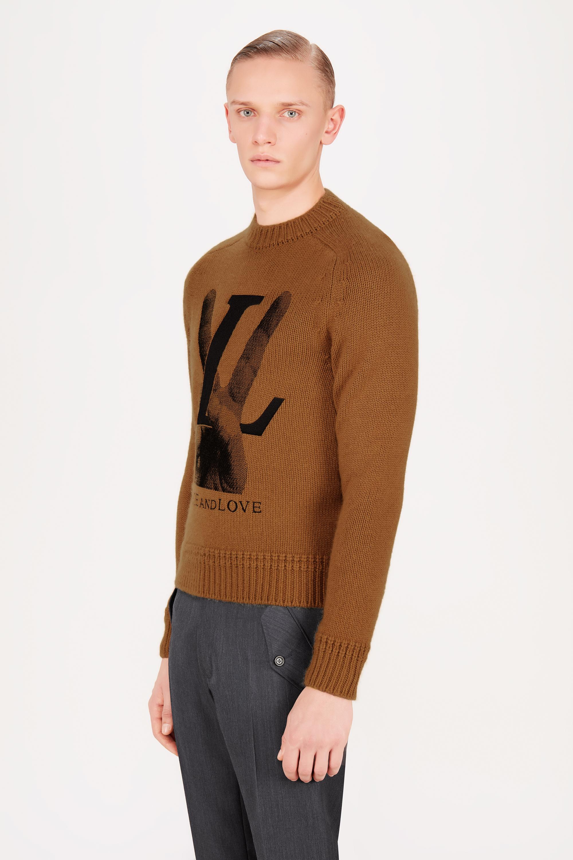  Ready to Wear Prendas tejidas y sudaderas Prenda de mezcla de vicuña con bordado Hand LV y cuello redondo | Louis Vuitton ® (Ampliar producto)