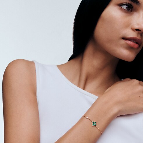 Categorías Toda la joyería fina Pulsera Color Blossom BB Star de oro rosa, malaquita y diamante | Louis Vuitton ® (Ampliar producto)