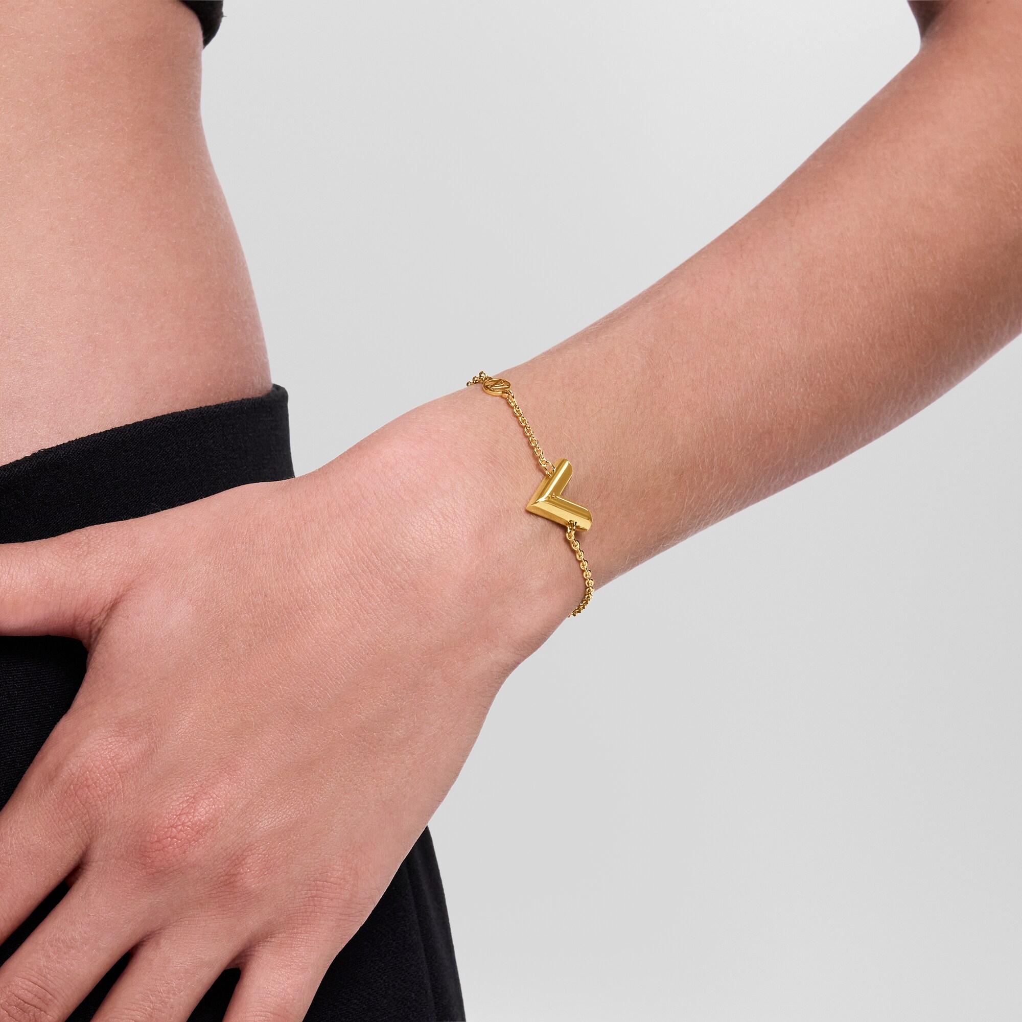 S00 Accesorios Nuevo para esta temporada Pulsera Essential V | Louis Vuitton ® (Ampliar producto)