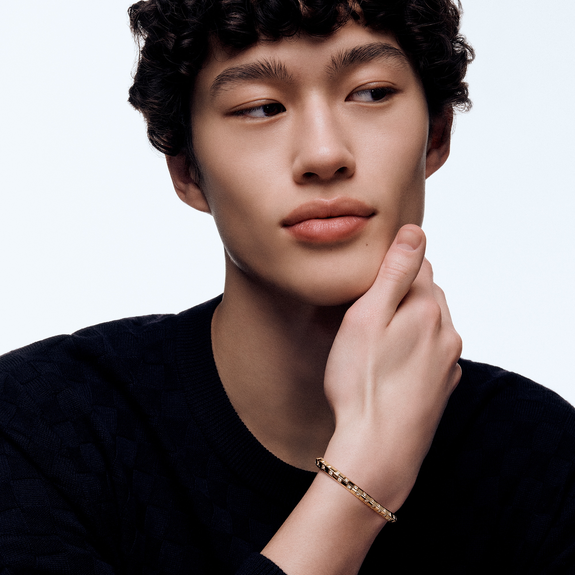  Categorías Pulseras Pulsera mediana Le Damier de Louis Vuitton en oro amarillo y diamantes | Louis Vuitton ® (Ampliar producto)