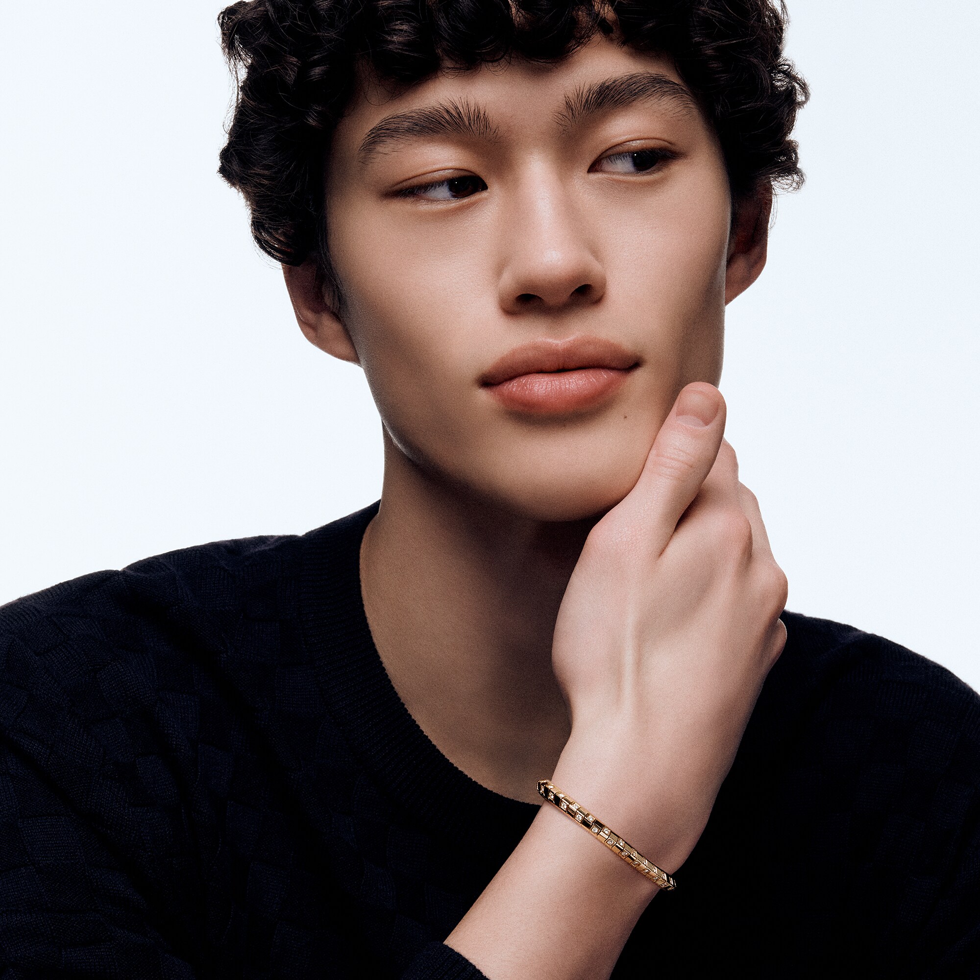  Categorías Pulseras Pulsera mediana Le Damier de Louis Vuitton en oro amarillo y diamantes | Louis Vuitton ® (Ampliar producto)