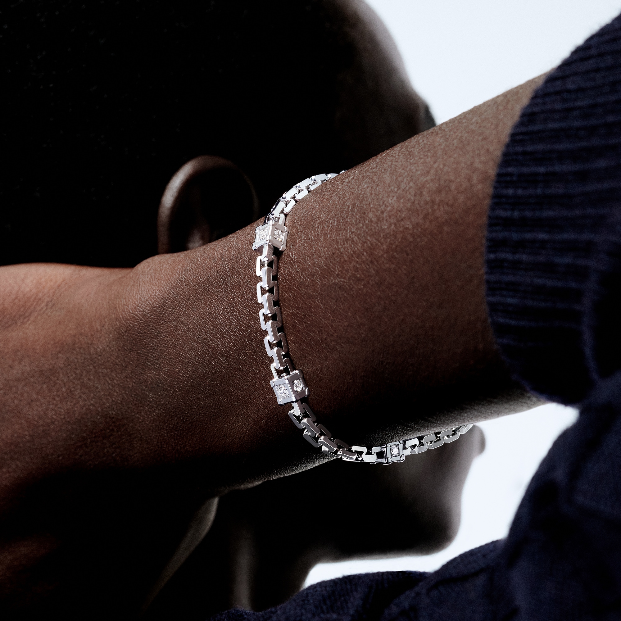  Categorías Pulseras Pulsera Trunk Les Gastons Vuitton en oro blanco y diamantes | Louis Vuitton ® (Ampliar producto)