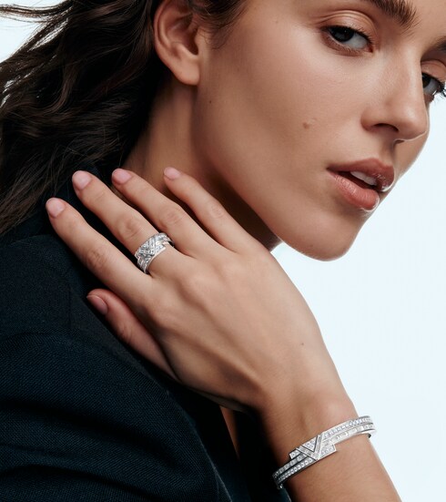 Jewelry Bracelets Pure V Bracelet, White Gold and Diamonds | Louis Vuitton ®