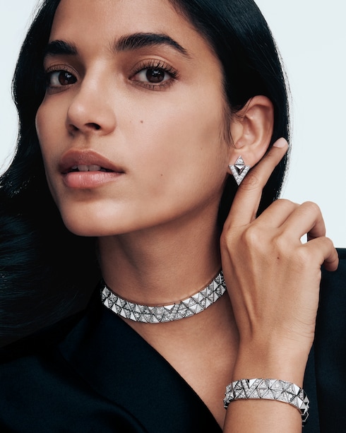 Categories Necklaces and Pendants Pure V Two-Row Necklace, White Gold and Diamonds | Louis Vuitton ®