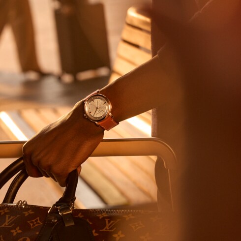 Todos los relojes } Reloj Louis Vuitton Escale, autómatico, 39 mm, en oro rosa | Louis Vuitton ®