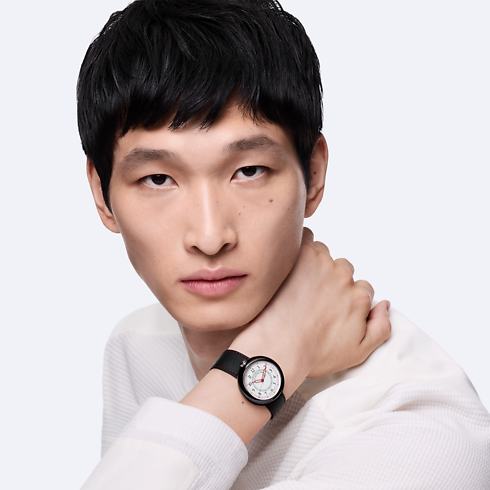 Reloj Louis Vuitton Monterey automático de 37 mm en cerámica y acero vista recortada