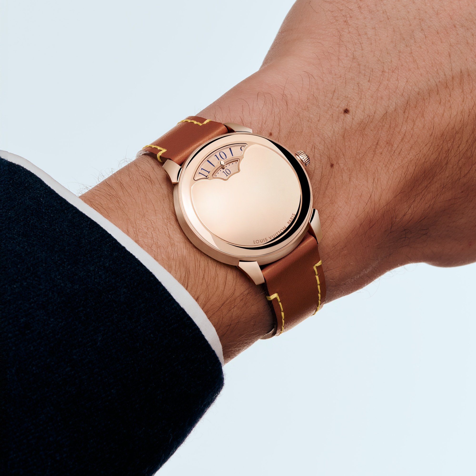  Todos los relojes } Reloj Tambour Convergence automático de 37 mm en oro rosa | Louis Vuitton ® (Ampliar producto)