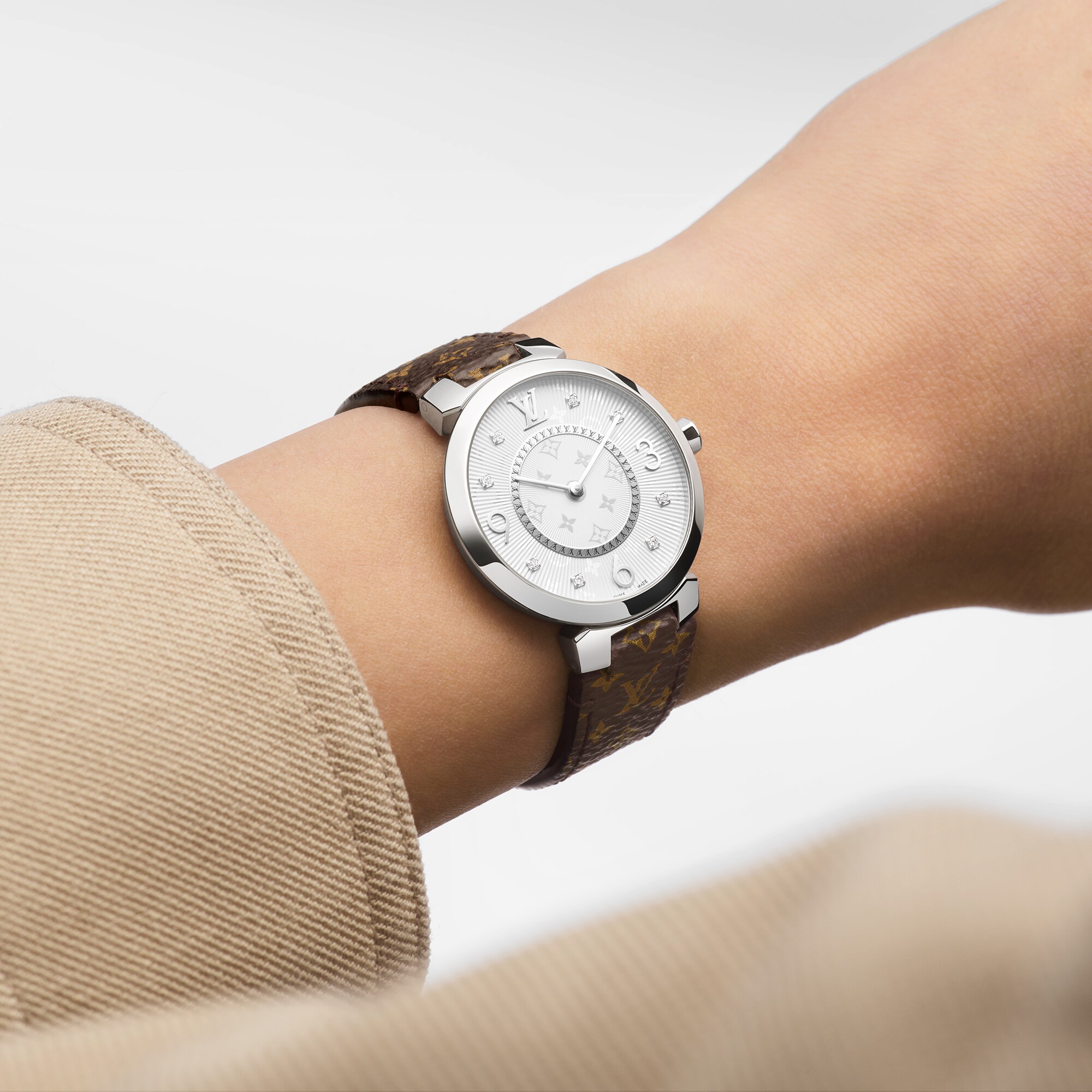  Todos los relojes } Reloj Tambour Slim 28 | Louis Vuitton ® (Ampliar producto)