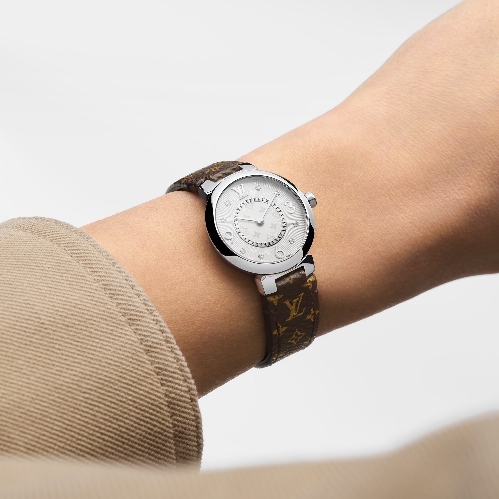  Todos los relojes } Reloj Tambour Slim 28 | Louis Vuitton ® (Ampliar producto)