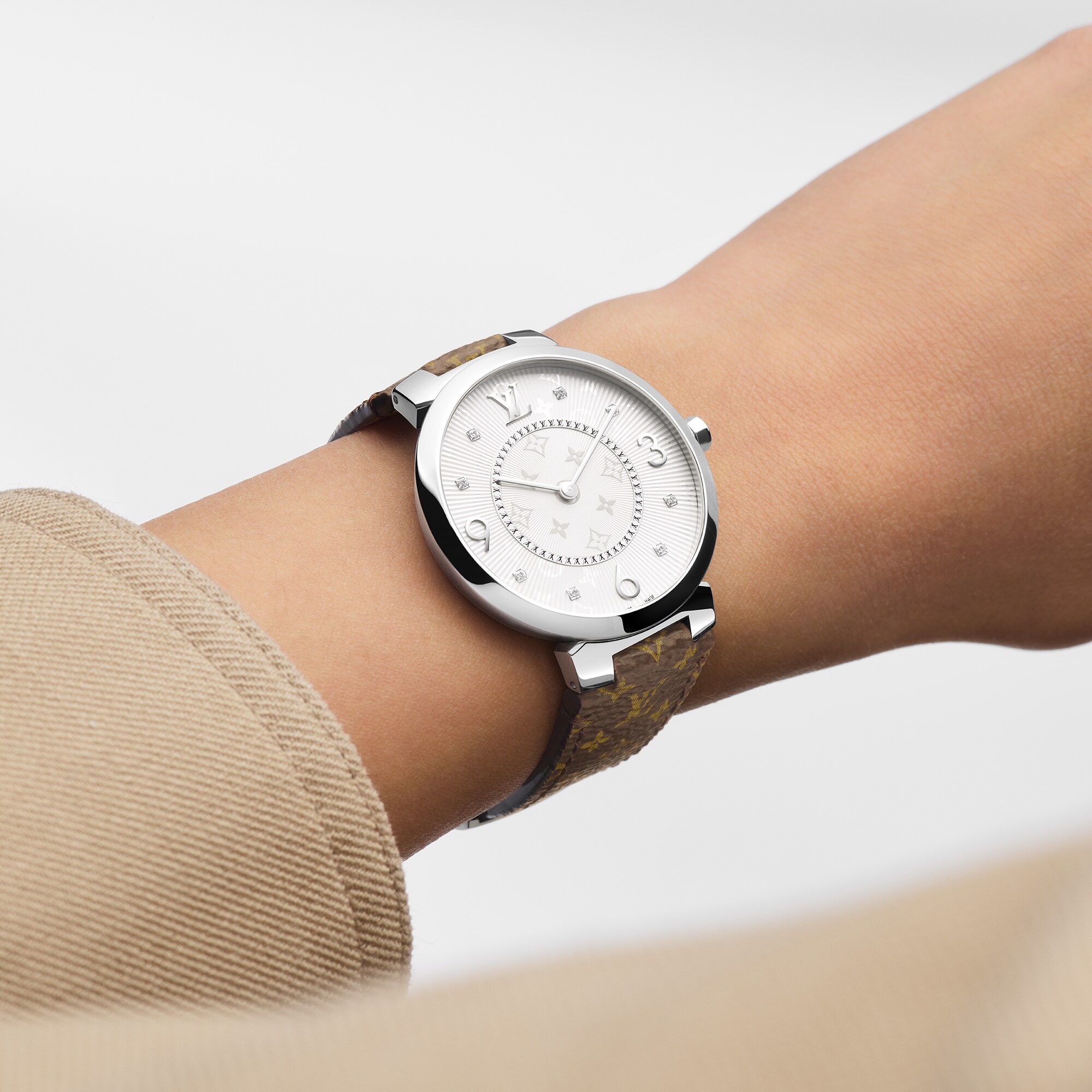  Todos los relojes } Reloj Tambour Slim 28 | Louis Vuitton ® (Ampliar producto)