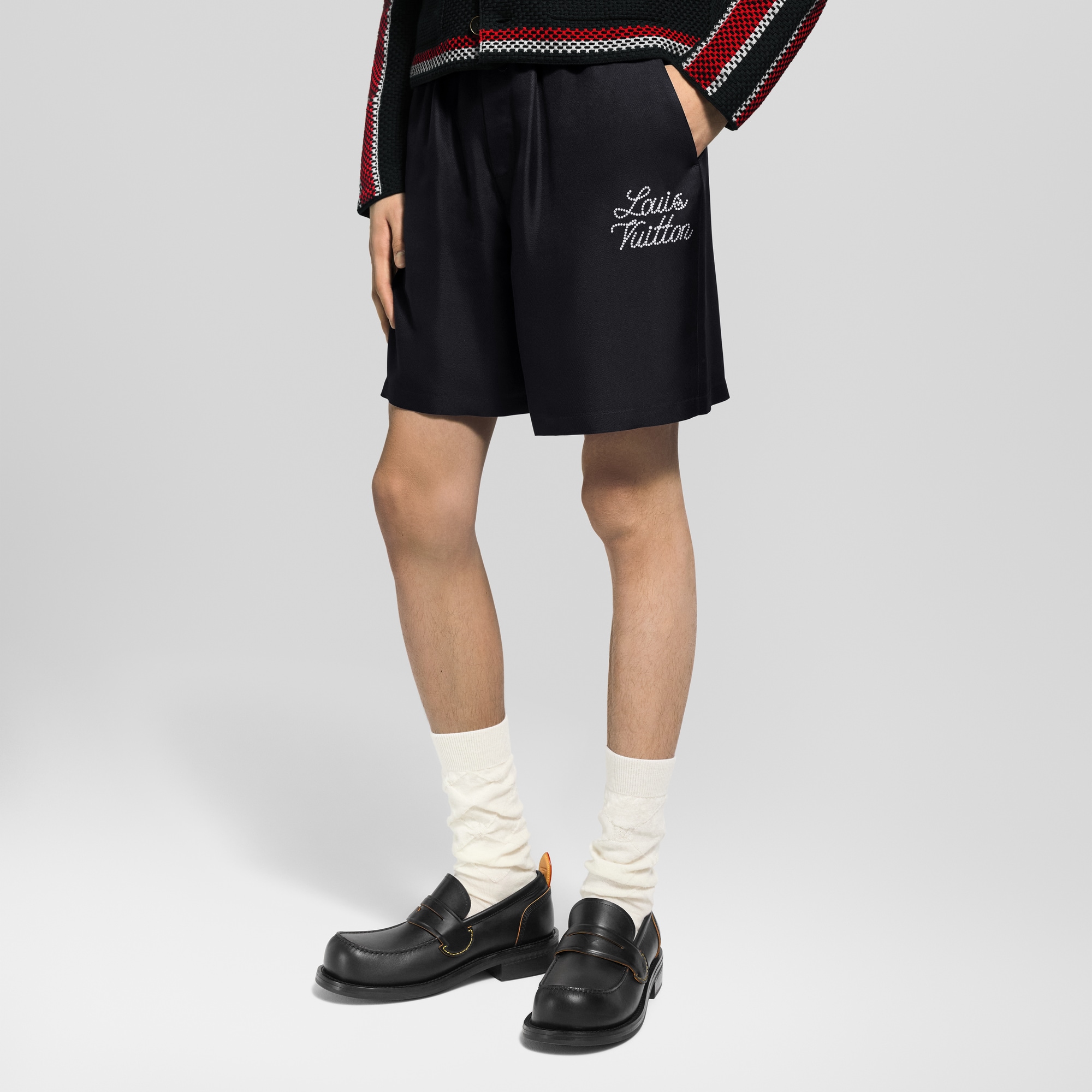  Ready to Wear Pantalones Shorts de seda con distintivo Louis Vuitton | Louis Vuitton ® (Ampliar producto)