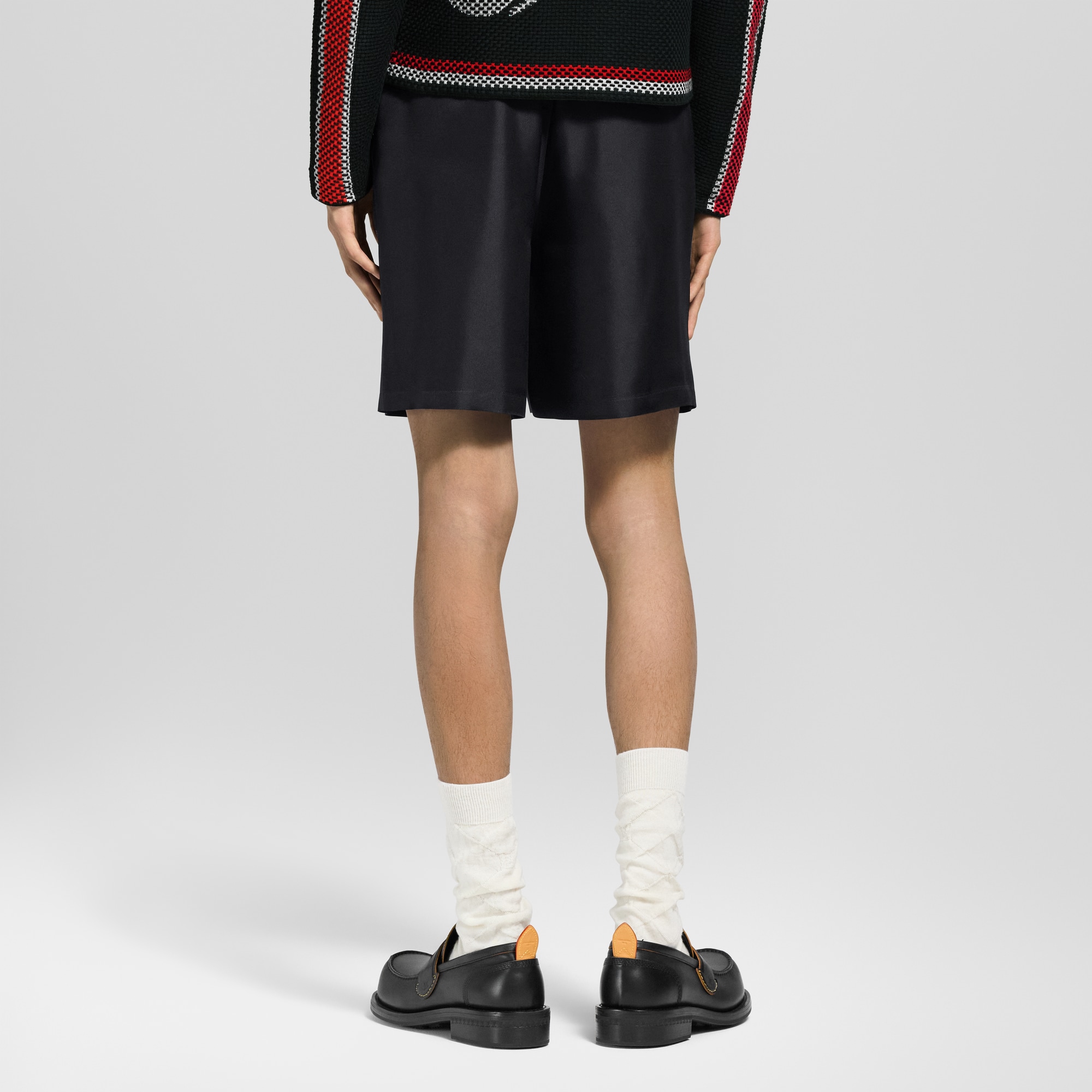  Ready to Wear Pantalones Shorts de seda con distintivo Louis Vuitton | Louis Vuitton ® (Ampliar producto)
