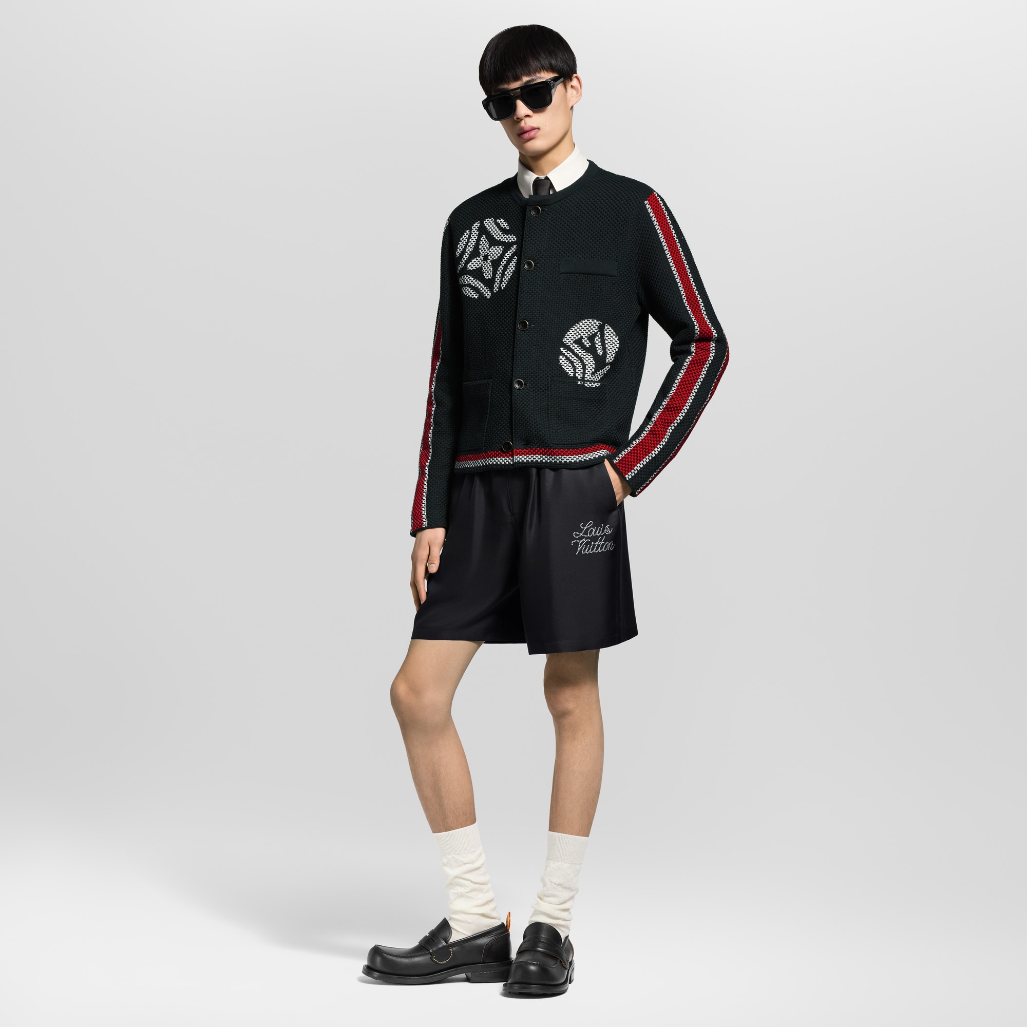  Ready to Wear Pantalones Shorts de seda con distintivo Louis Vuitton | Louis Vuitton ® (Ampliar producto)
