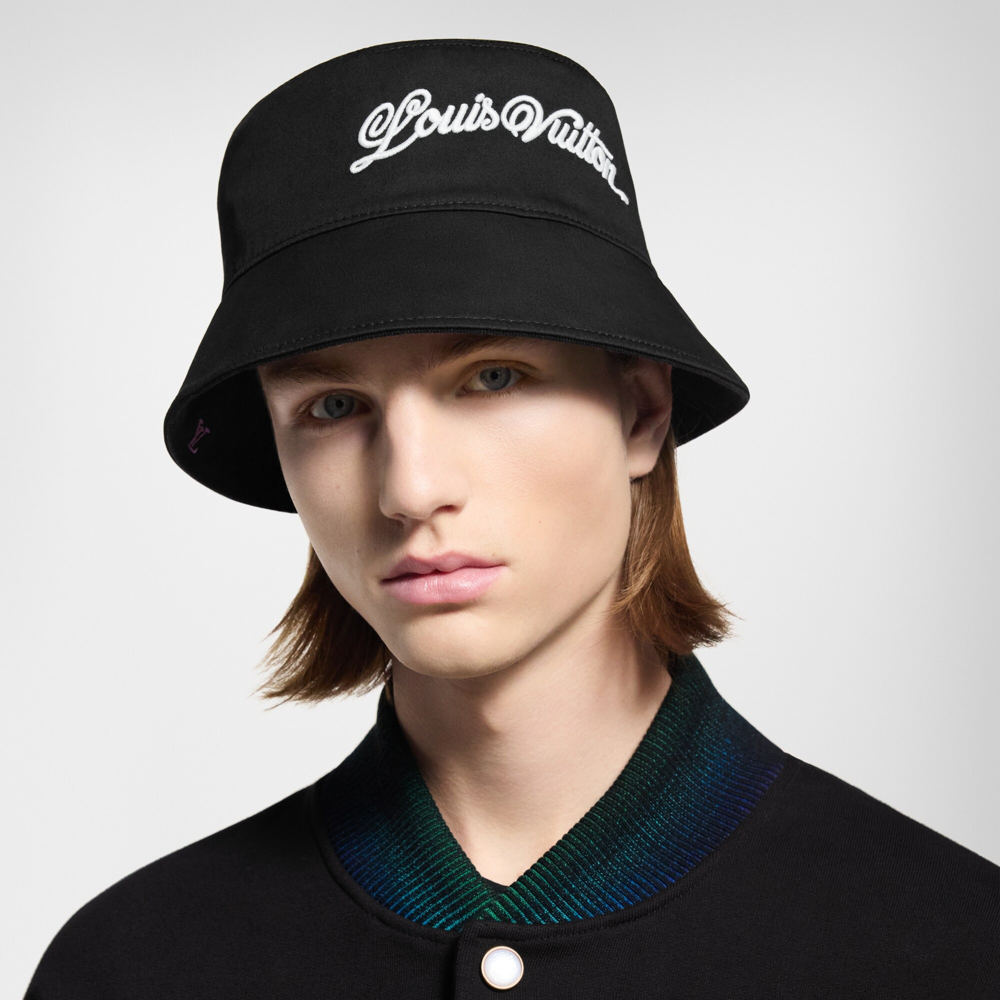 S00 Accesorios Sombreros, gorros y guantes Sombrero de pescador reversible de denim LV Blason | Louis Vuitton ® (Ampliar producto)