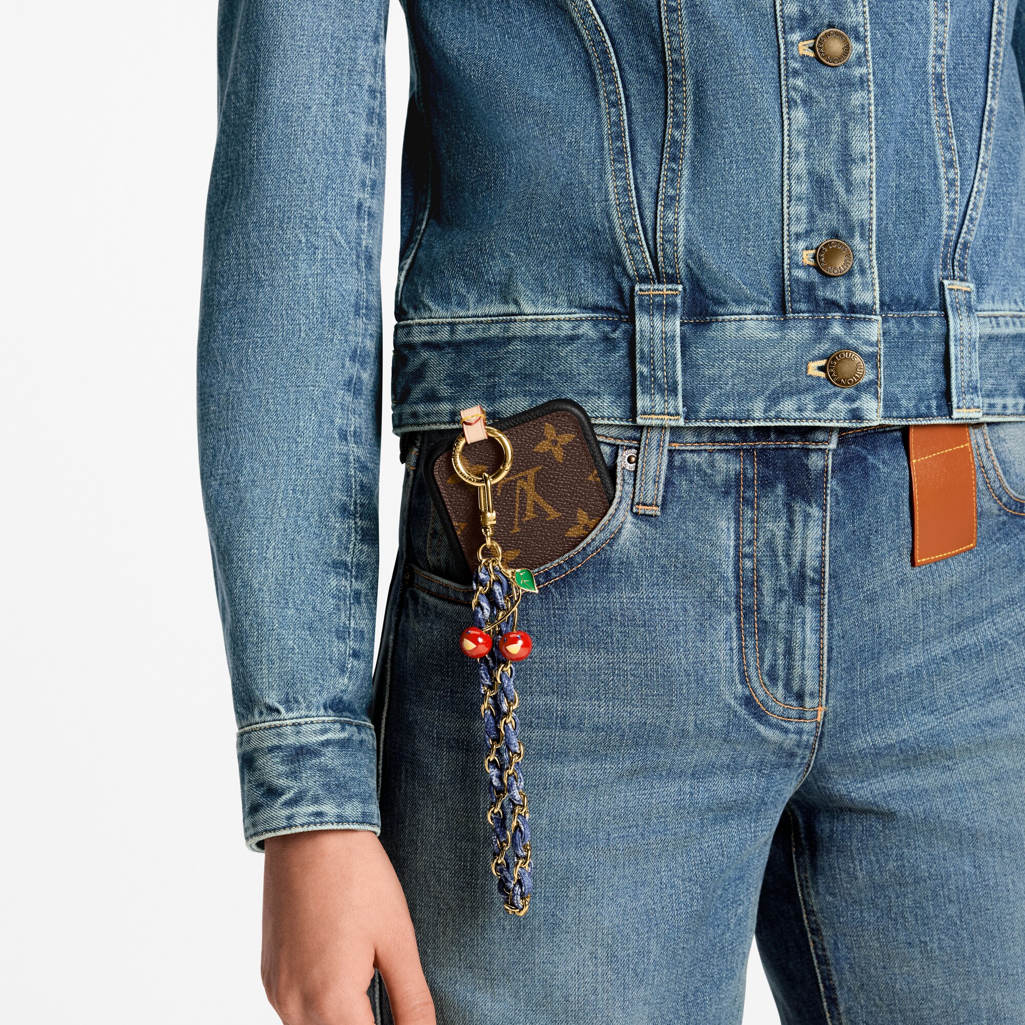S00 Accesorios Llaveros y charms  Soporte para teléfono LV x TM Denim Cerise | Louis Vuitton ® (Ampliar producto)