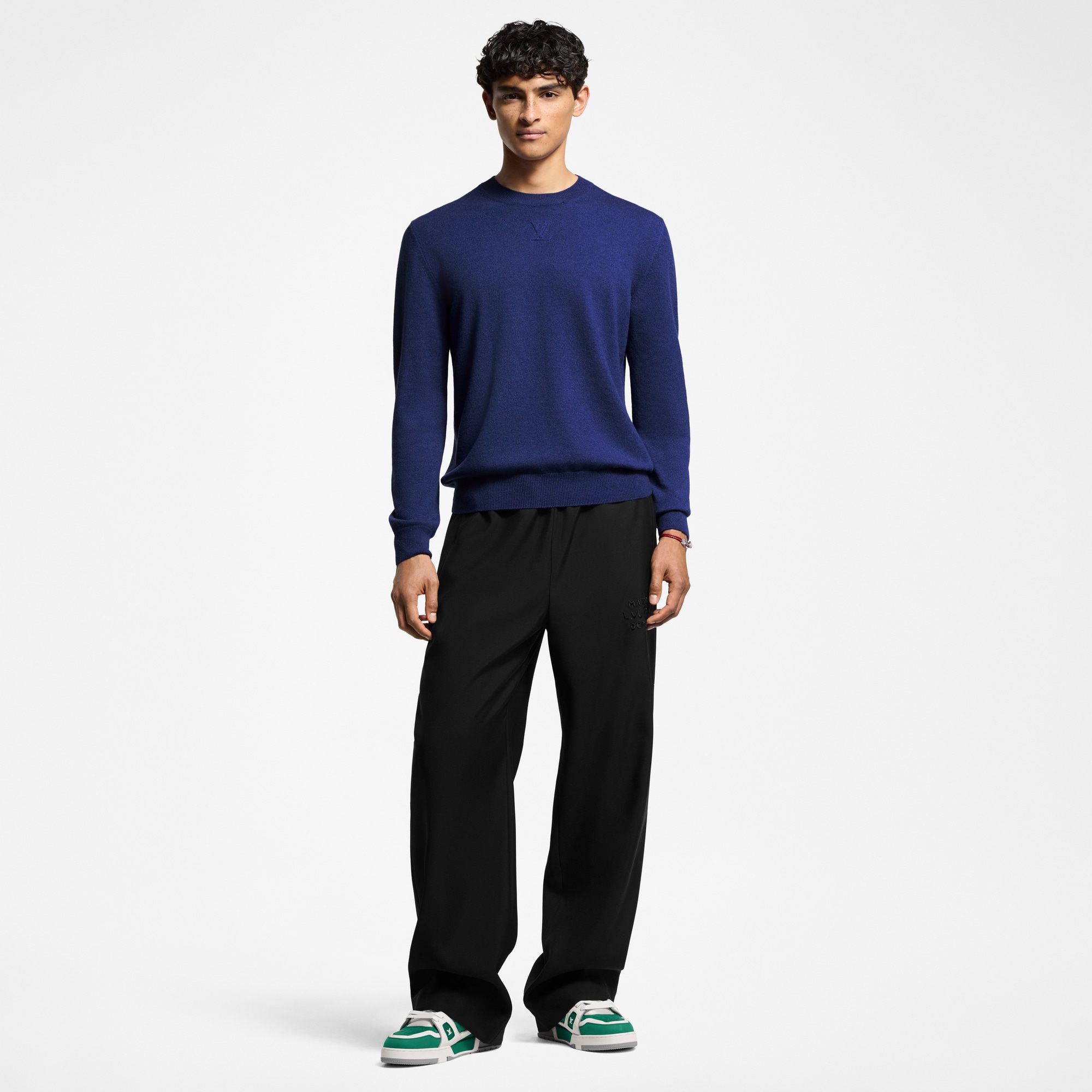  Ready to Wear Todo el Ready-To-Wear Suéter de cachemir con logotipo LV en relieve | Louis Vuitton ® (Ampliar producto)