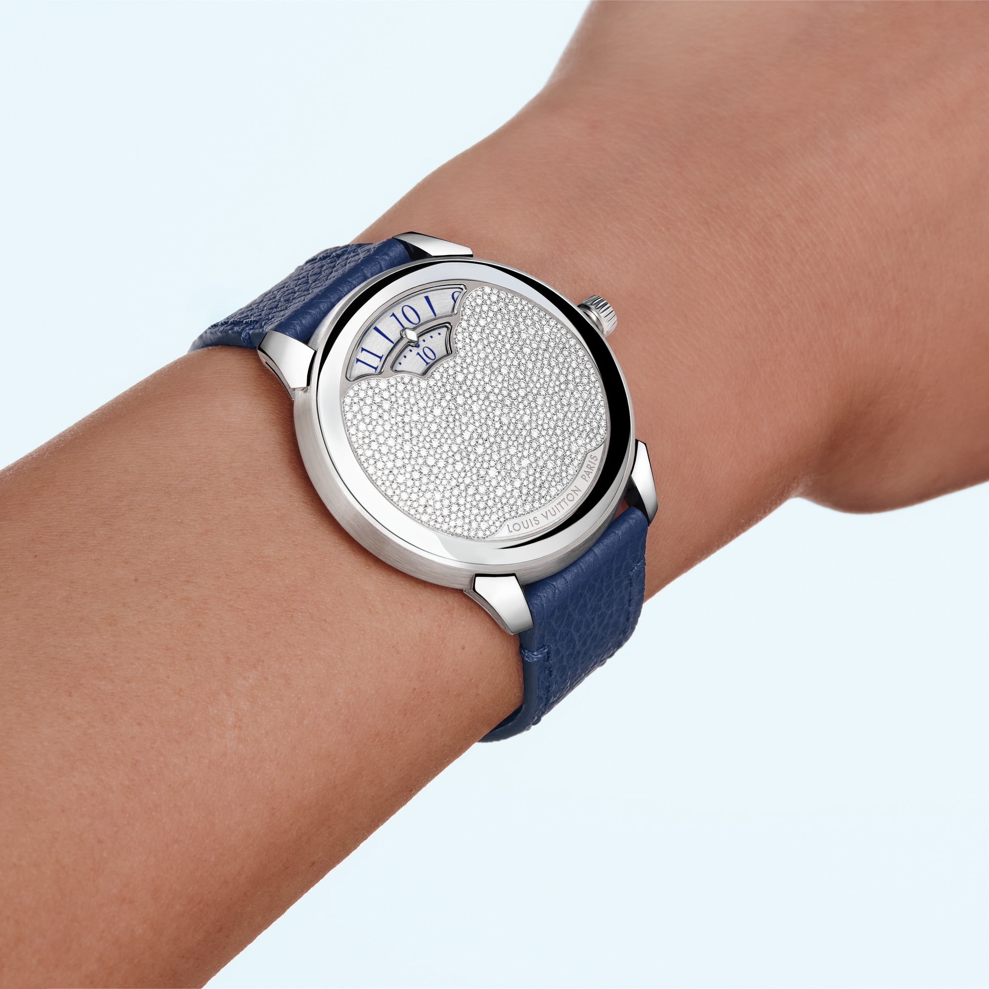  Todos los relojes } Tambour Convergence automático de 37 mm en platino y diamantes | Louis Vuitton ® (Ampliar producto)