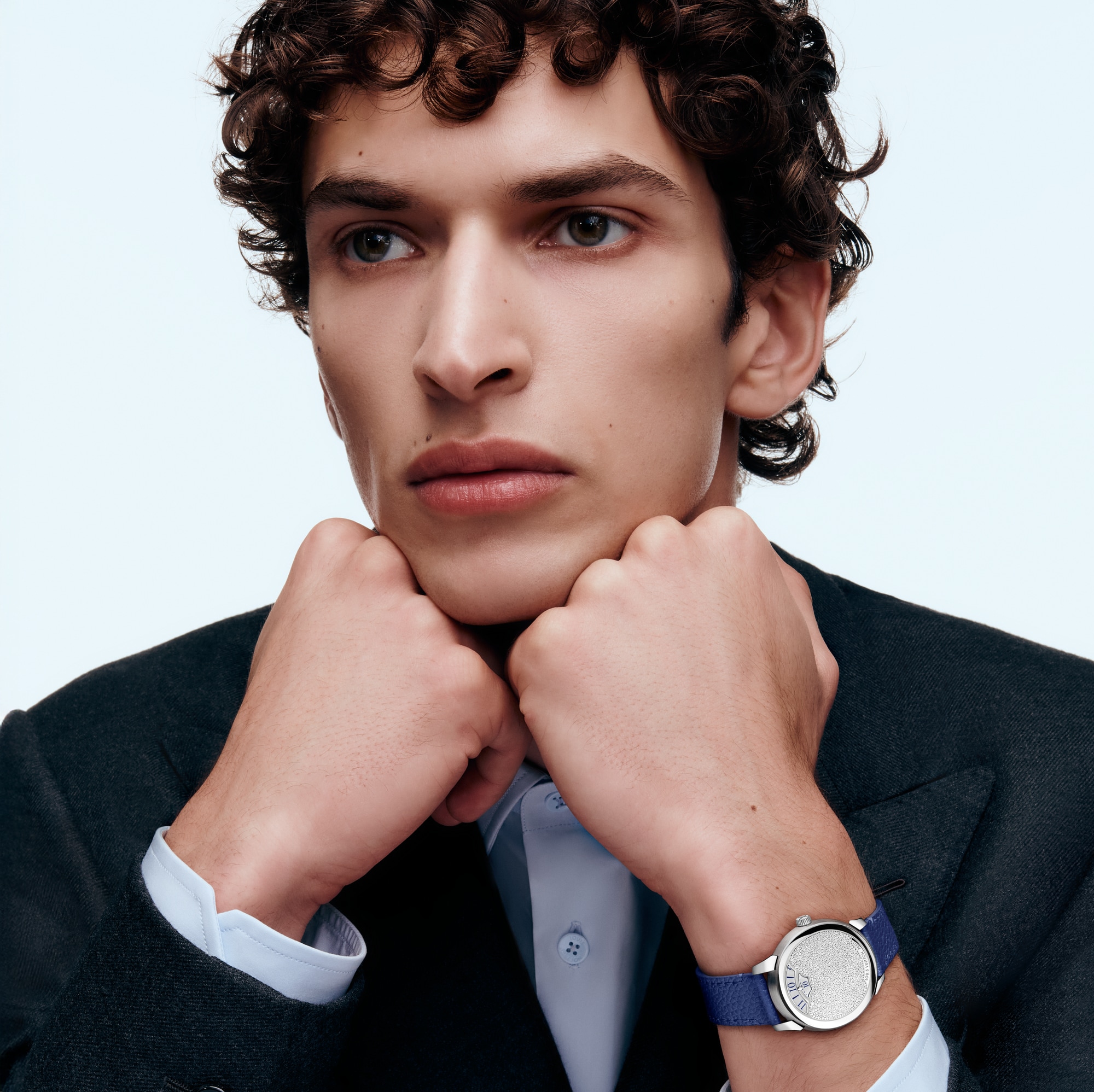  Todos los relojes } Tambour Convergence automático de 37 mm en platino y diamantes | Louis Vuitton ® (Ampliar producto)