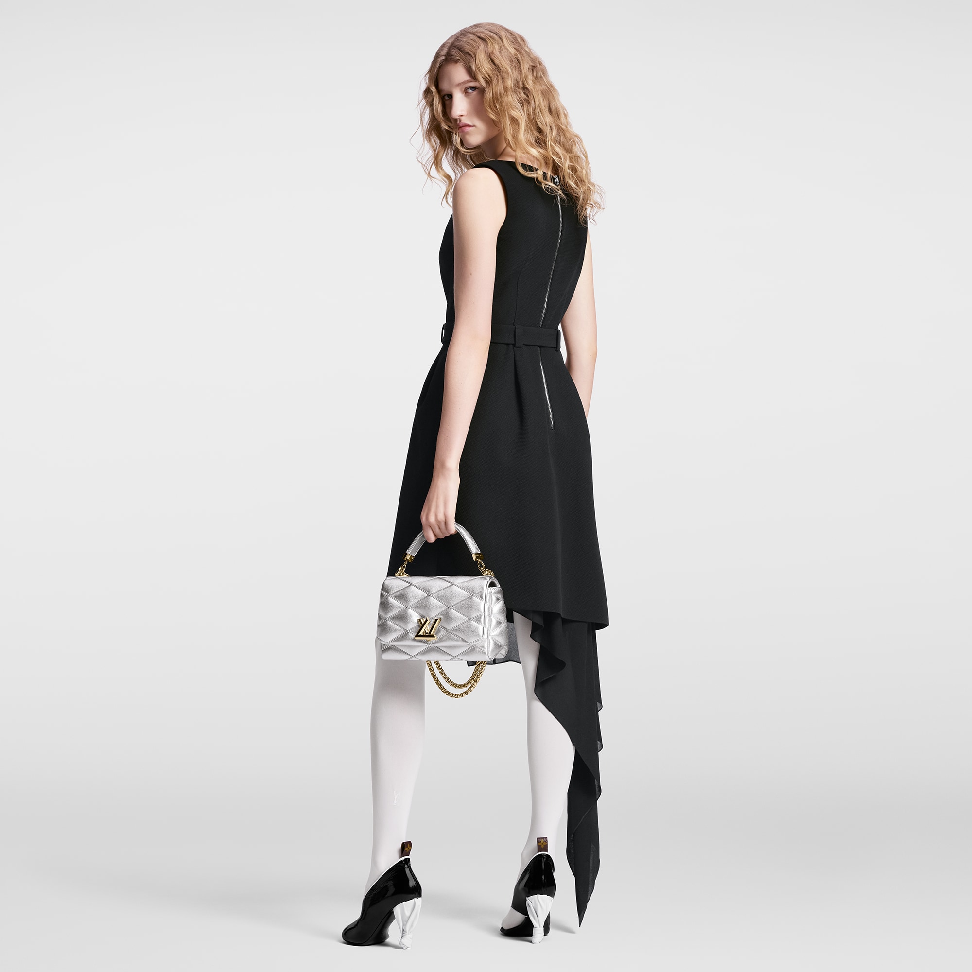  Ready to Wear Vestidos Vestido con cinturón y cola en seda | Louis Vuitton ® (Ampliar producto)