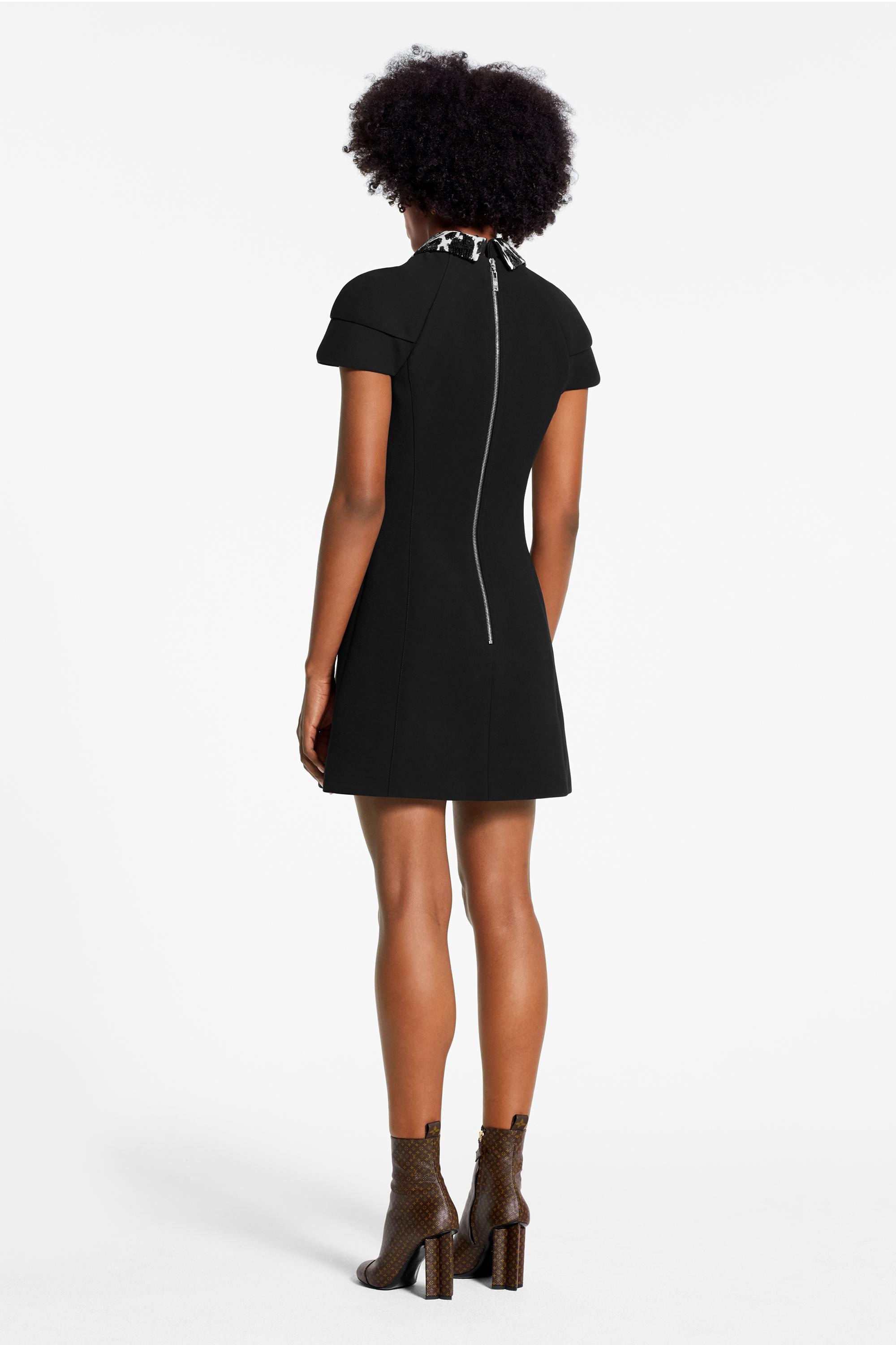  Discontinued Product Obs 1 Vestido con cuello estampado y bordado | Louis Vuitton ® (Ampliar producto)