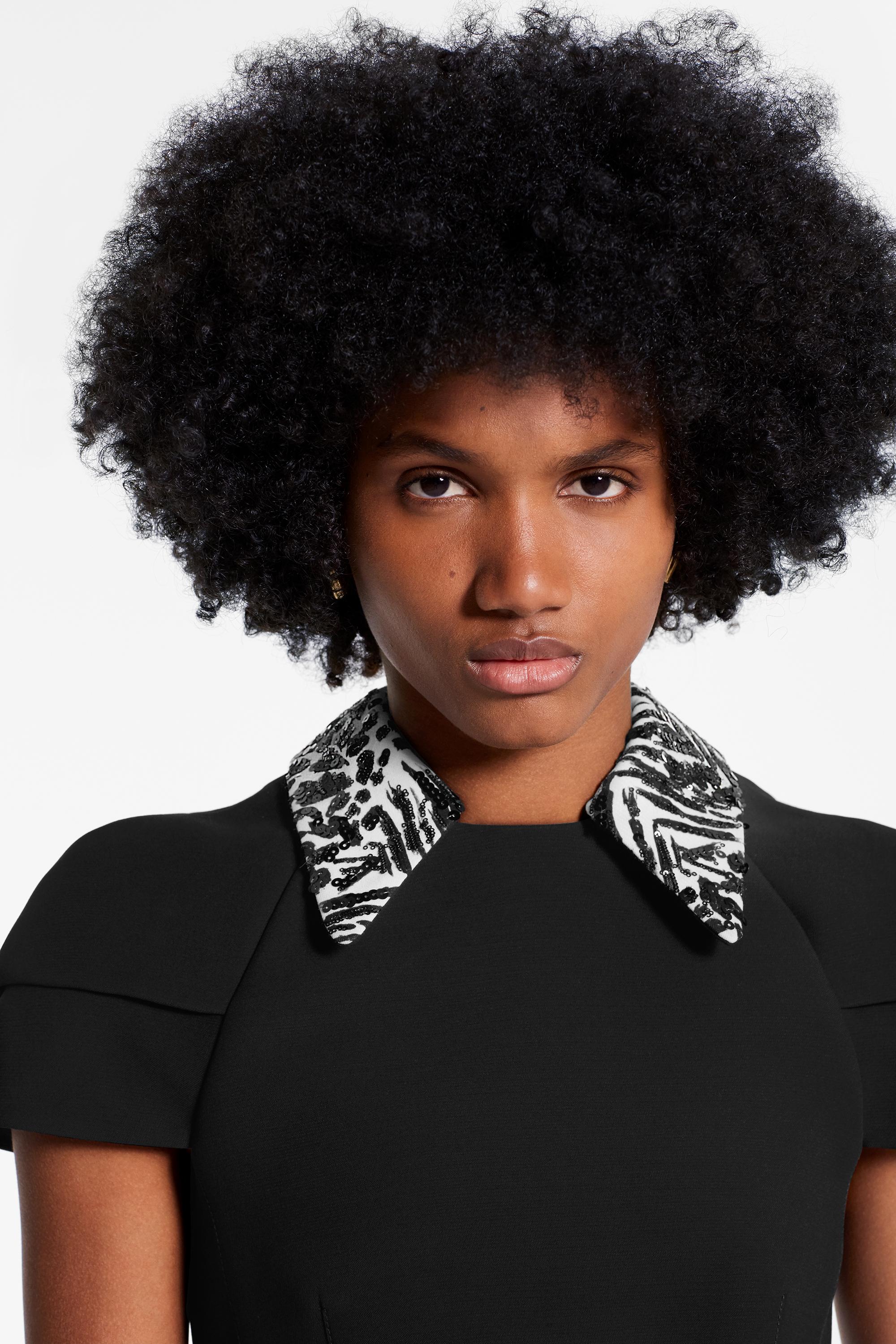  Discontinued Product Obs 1 Vestido con cuello estampado y bordado | Louis Vuitton ® (Ampliar producto)