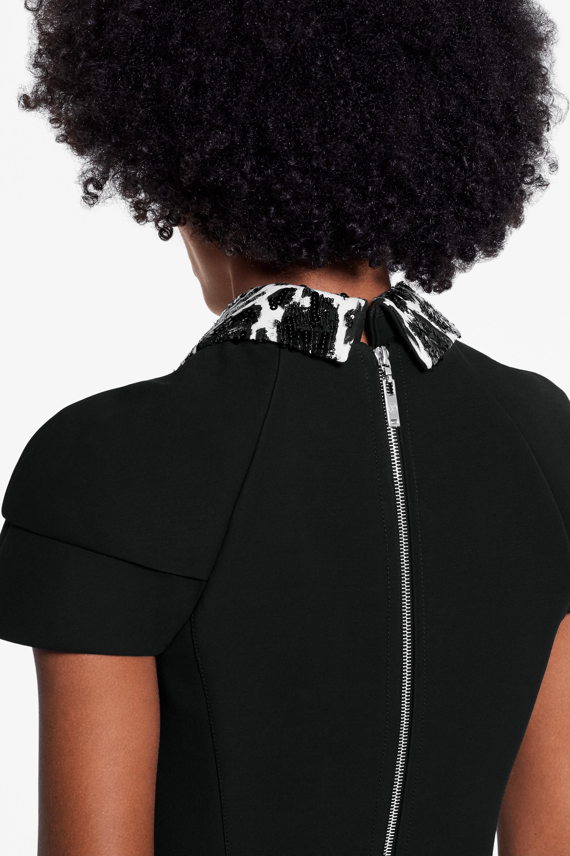  Discontinued Product Obs 1 Vestido con cuello estampado y bordado | Louis Vuitton ® (Ampliar producto)