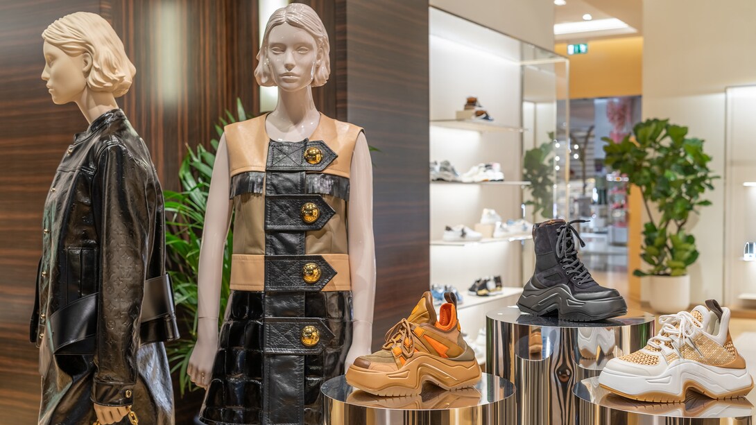 Tienda Louis Vuitton Dubai Mall - Level Shoes - Emiratos Árabes Unidos ...